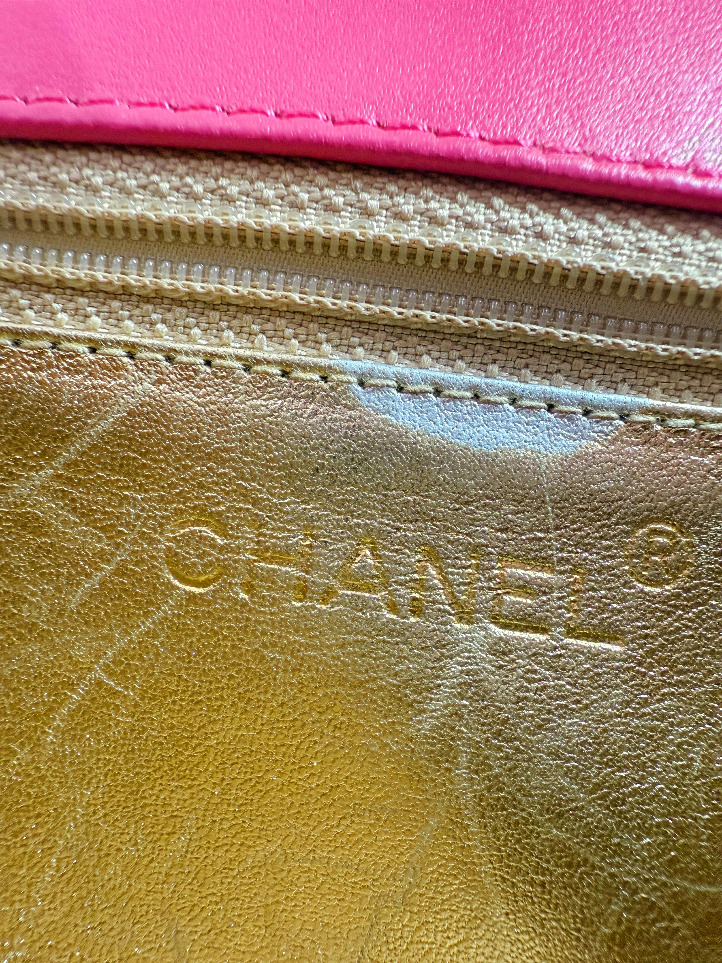 Chanel - Sac à main en crocodile rose vif en vente 4