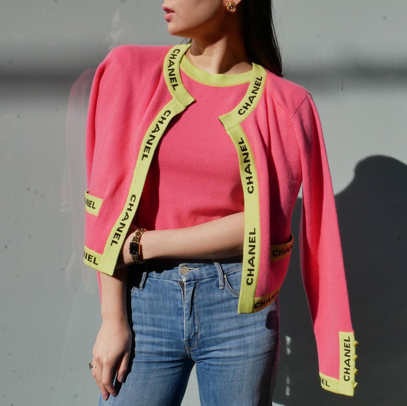 Estado Vintage de segunda mano
De la colección de 1995
Talla FR 40
100% Cachemira
Autenticidad garantizada al 100% por NEWFOUND LUXURY