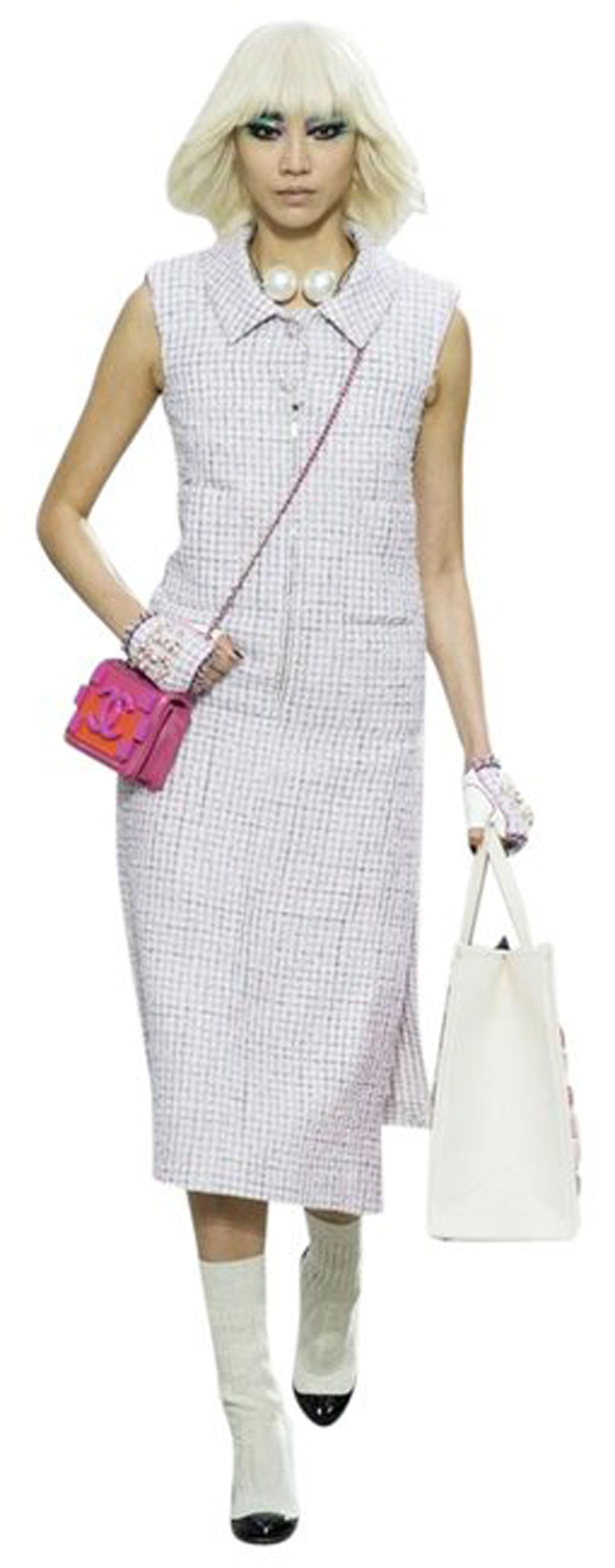 Chanel Hot Pink Ombre Umhängetasche aus Lackleder mit Ziegelklappe  Damen im Angebot