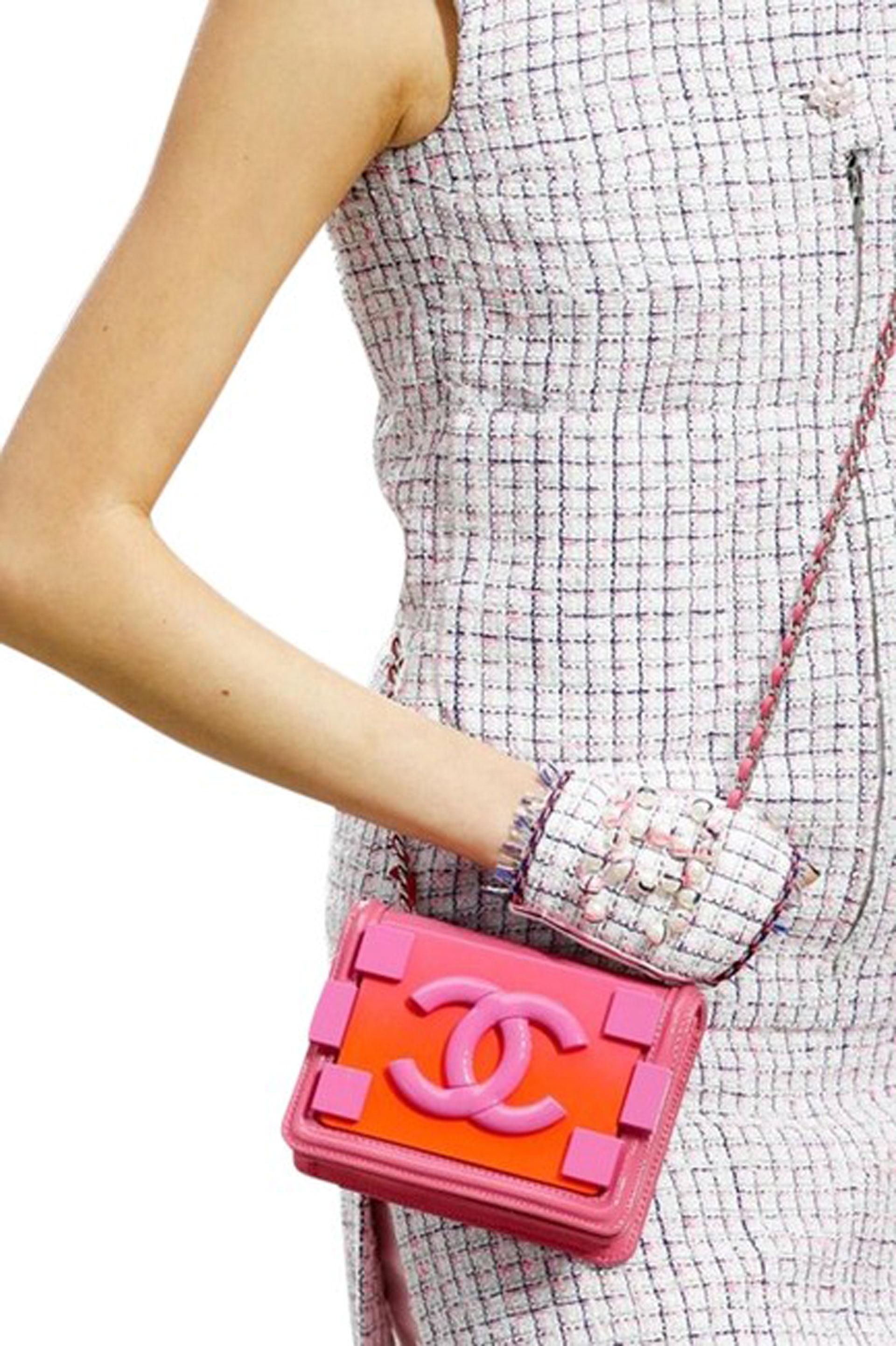 Chanel Hot Pink Ombre Umhängetasche aus Lackleder mit Ziegelklappe  im Angebot 1