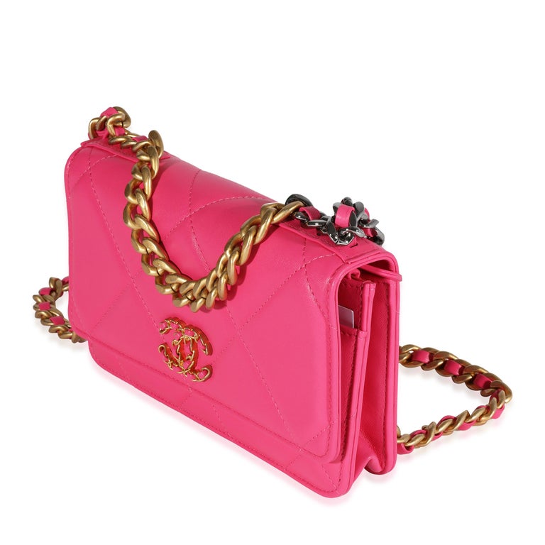 Chanel pink lambskin mini case bag with pearl and chain strap Leather  ref.352091 - Joli Closet