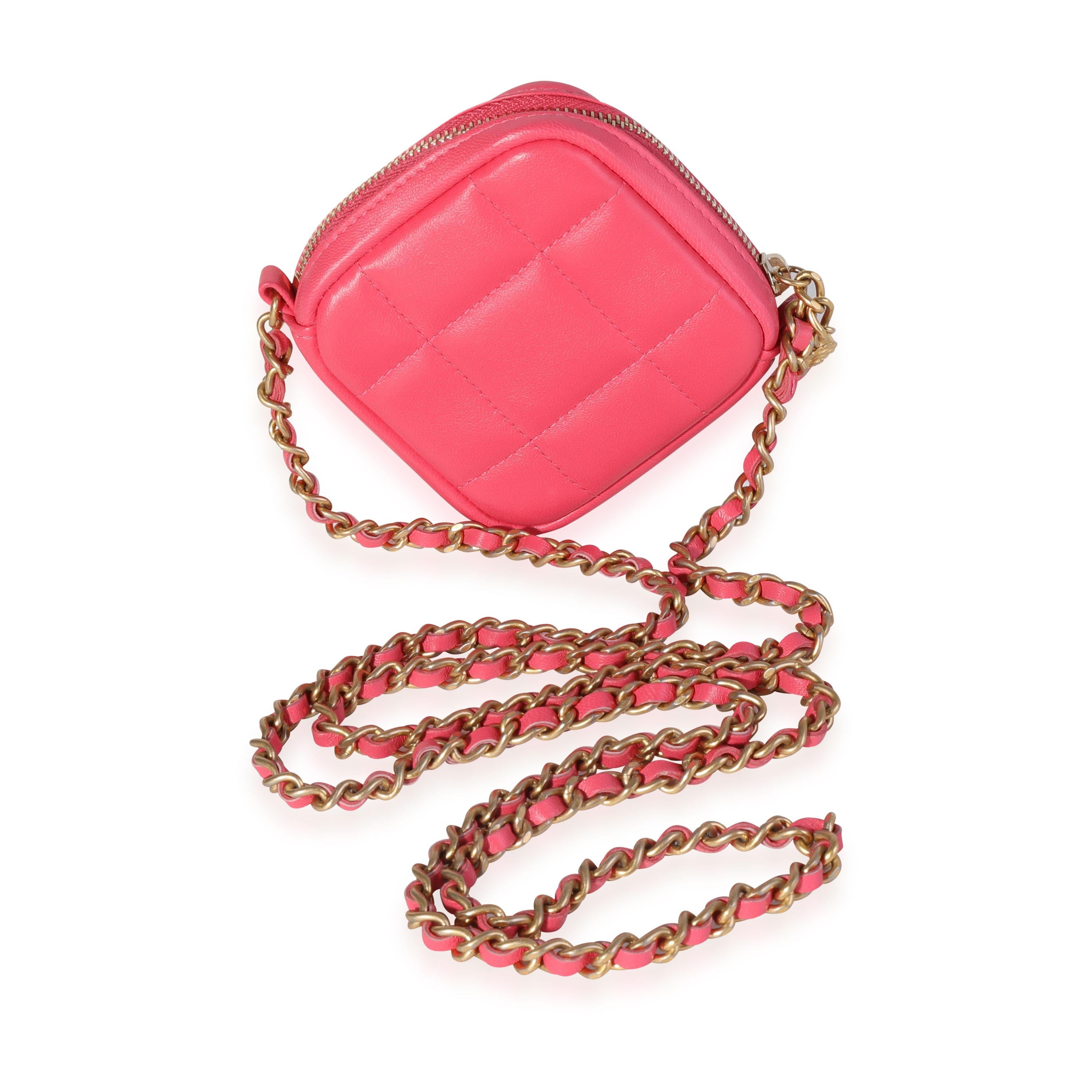 Chanel Hot Pinke gesteppte Lammfell-Diamant-Mode> Handtaschen und Geldbörsen> Crossbo im Zustand „Hervorragend“ in New York, NY