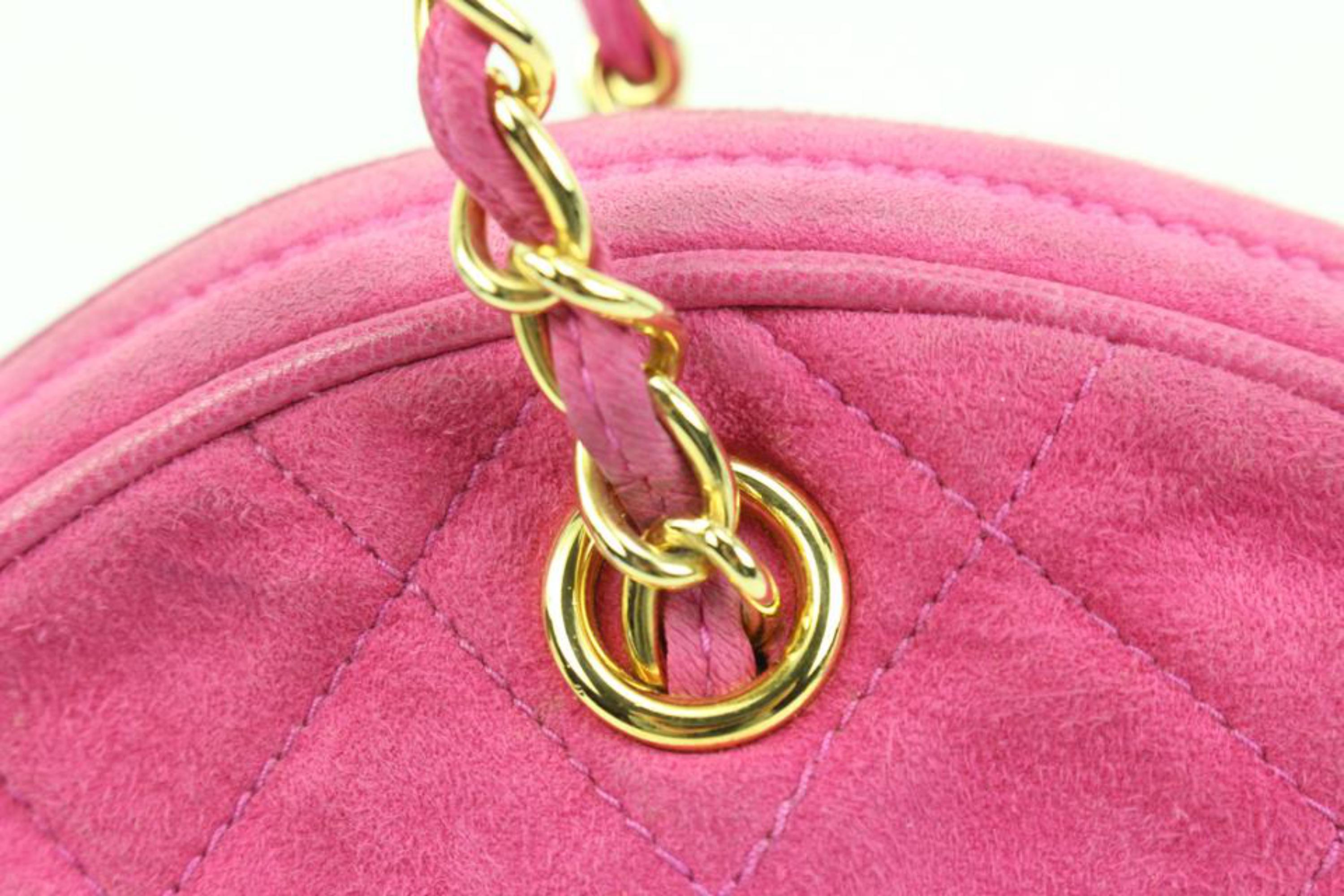 Chanel pochette ronde à franges en daim matelassé rose vif sur chaîne88cz425s en vente 7