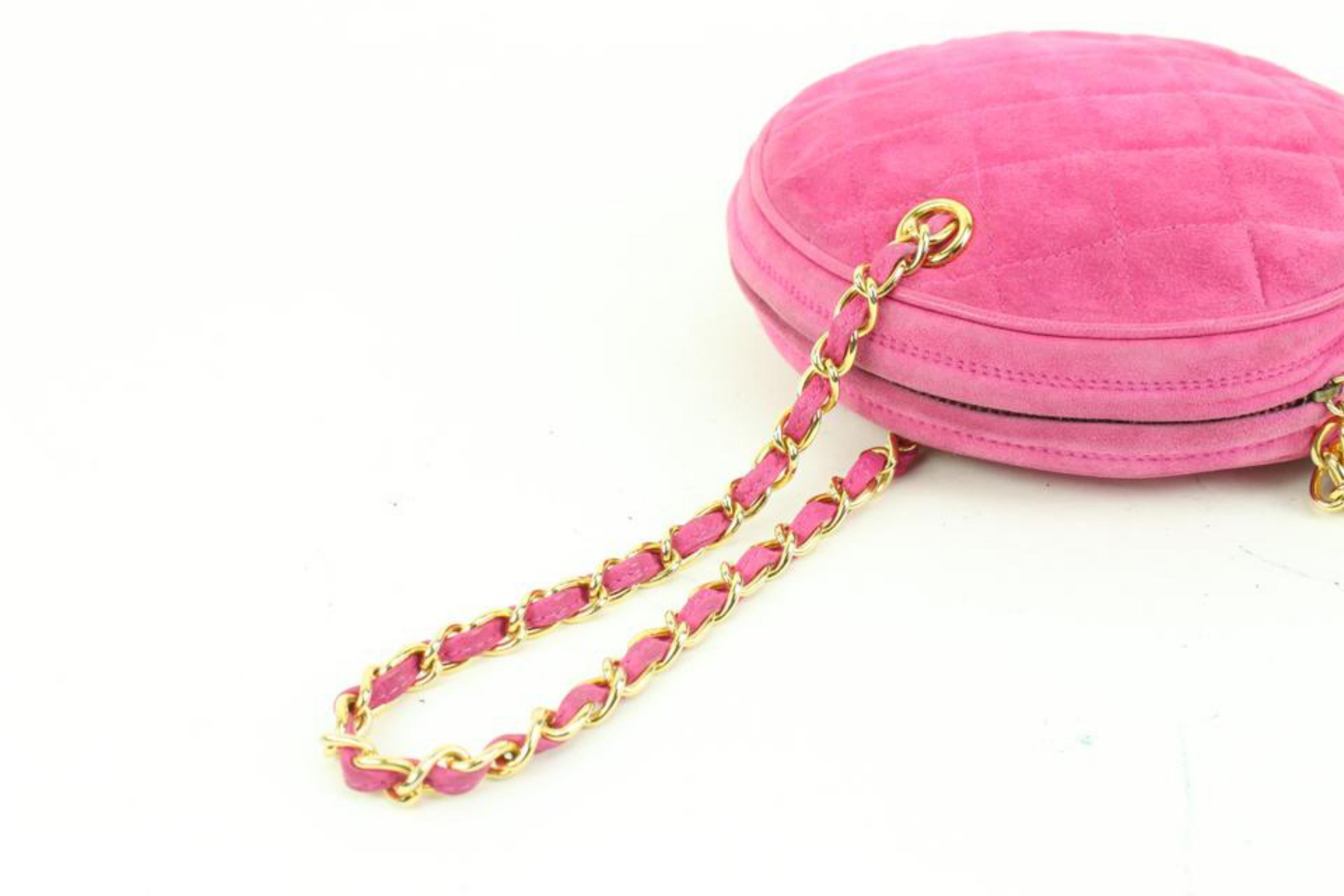 Chanel pochette ronde à franges en daim matelassé rose vif sur chaîne88cz425s en vente 1