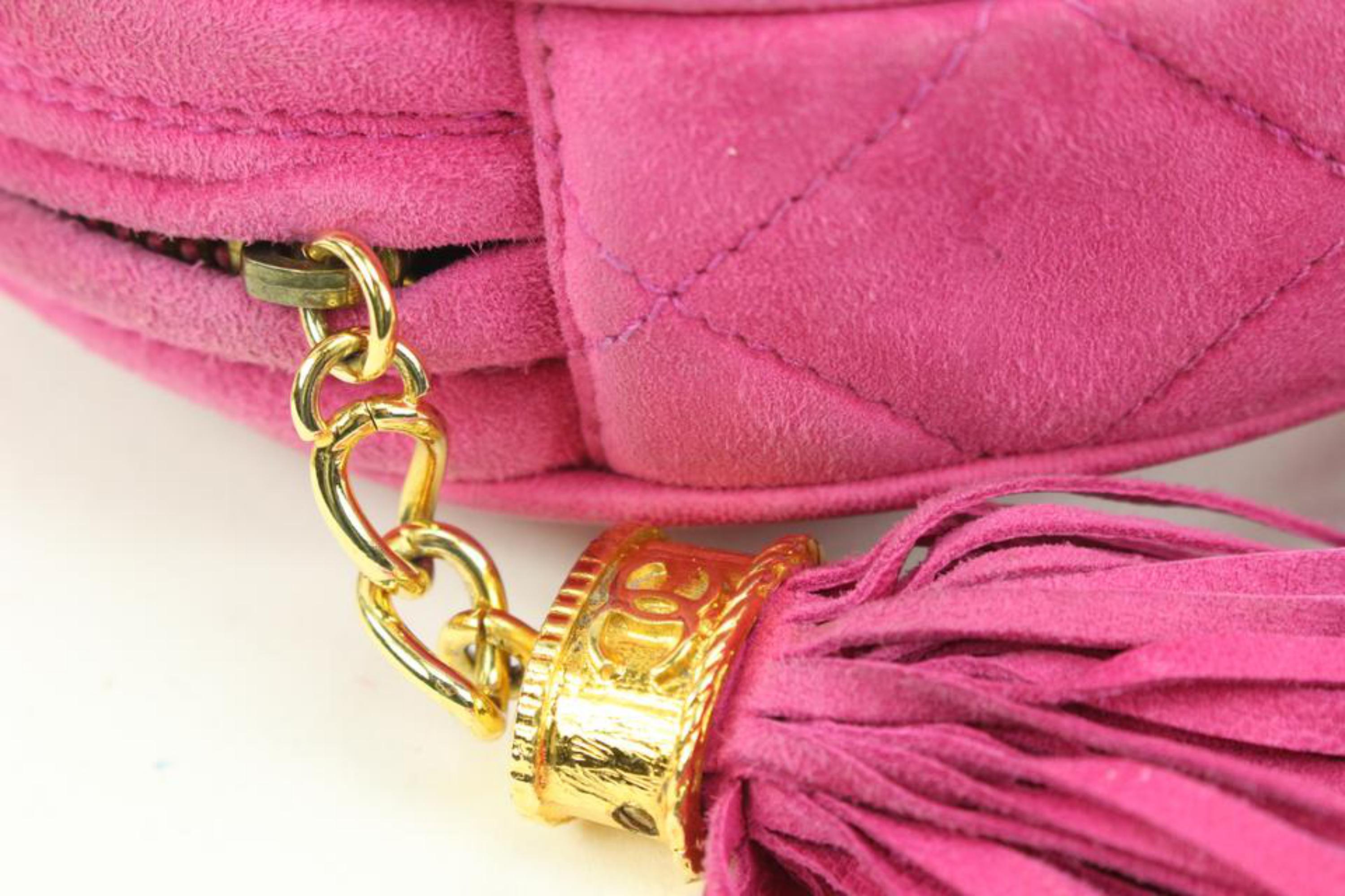Chanel pochette ronde à franges en daim matelassé rose vif sur chaîne88cz425s en vente 2