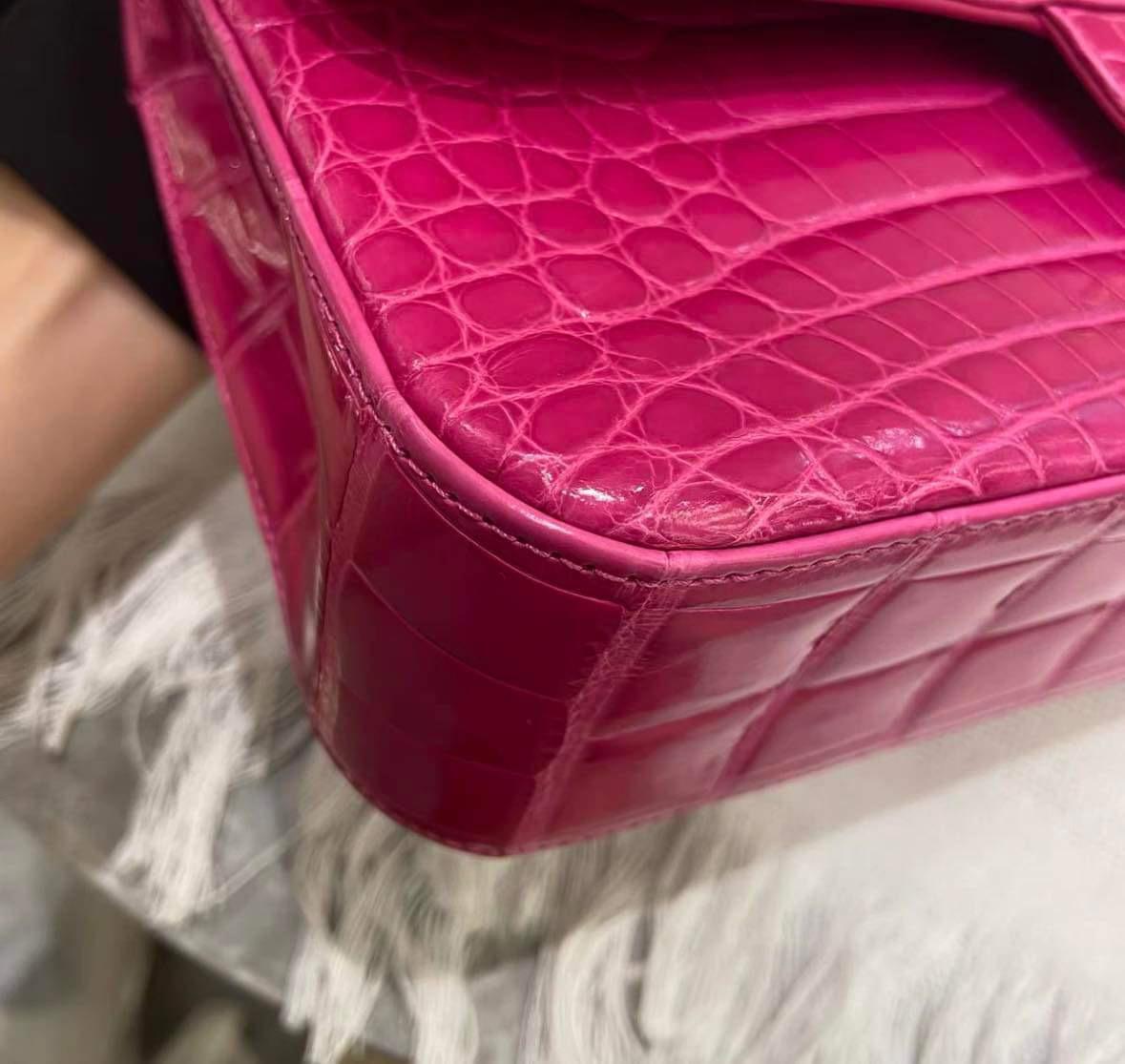 Chanel Hot Pink Shiny Alligator Jumbo Double Flap Bag with Gold Hardware en vente 6