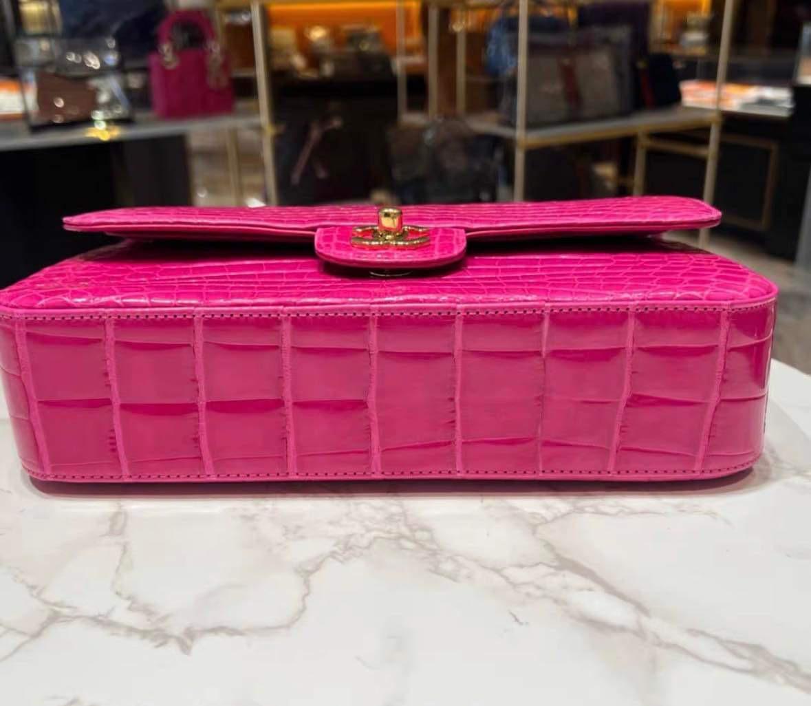 Chanel Hot Pink Shiny Alligator Jumbo Double Flap Bag with Gold Hardware en vente 12