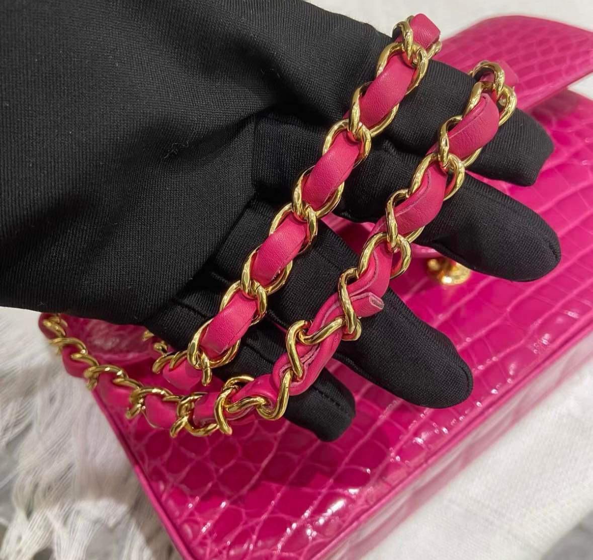 Chanel Hot Pink Shiny Alligator Jumbo Double Flap Tasche mit goldener Hardware im Angebot 2