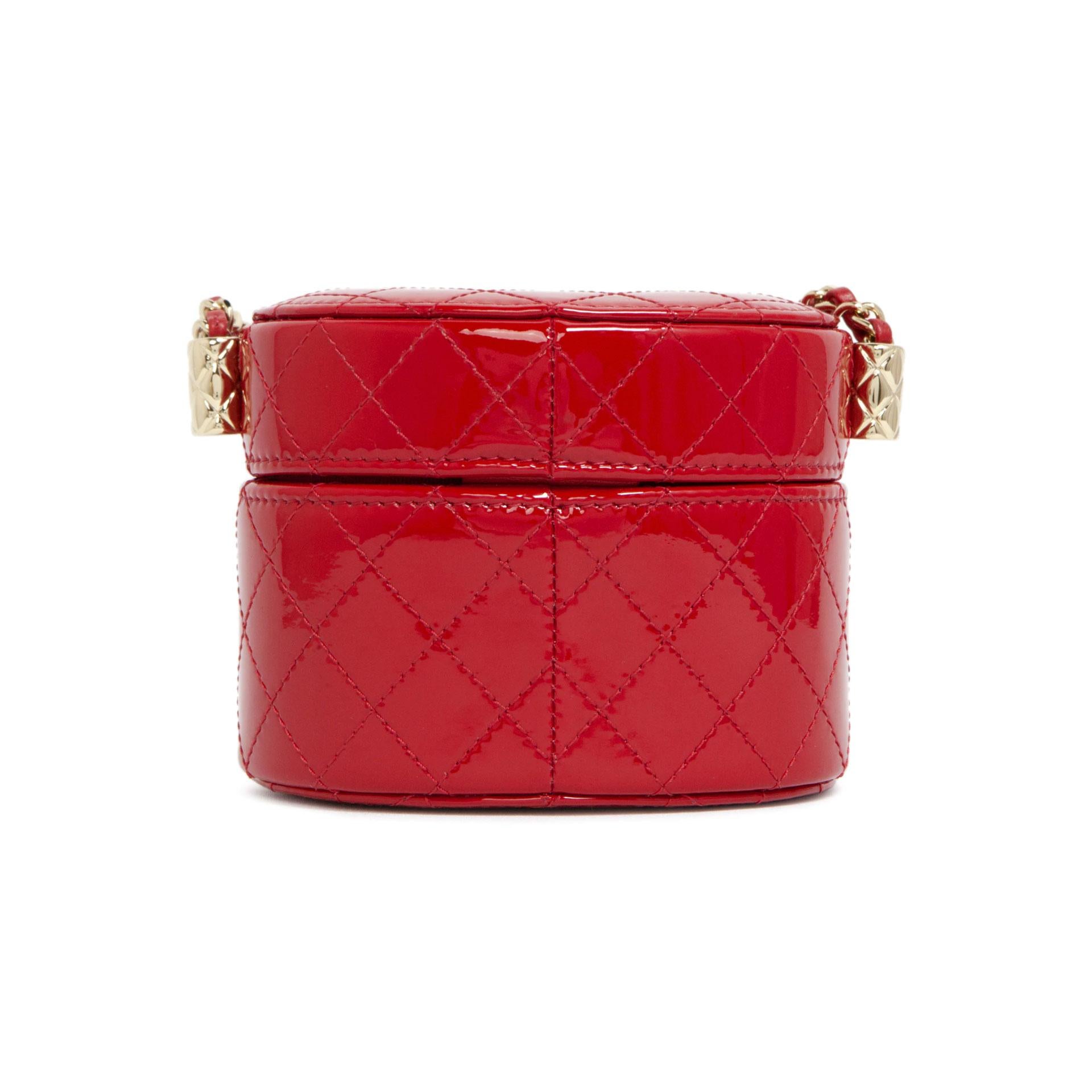 Chanel Hot Red Gestepptes Lackleder Micro Mini-Schmuckkästchen-Umhängetasche  im Angebot 5