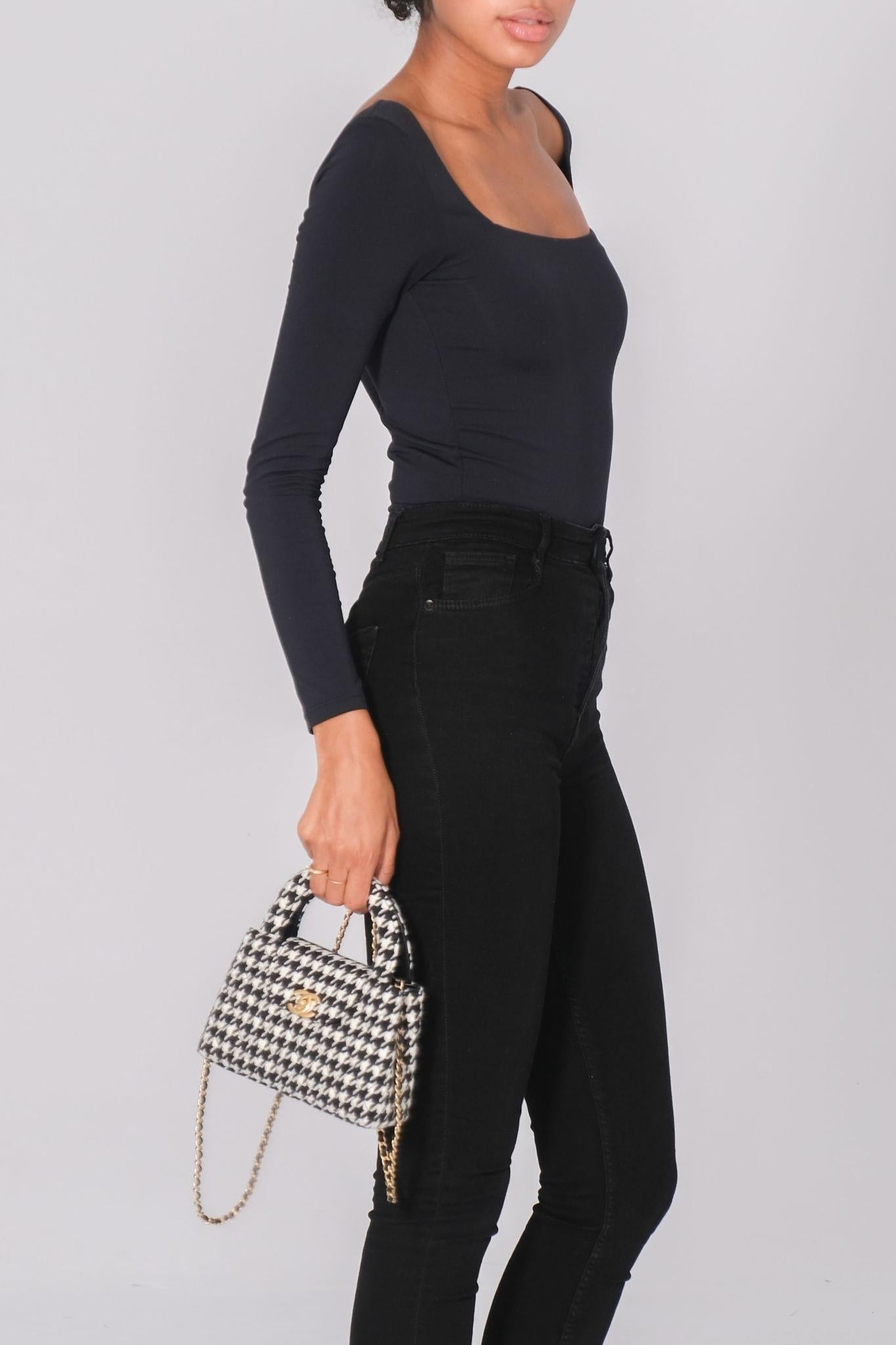 Chanel Houndstooth Black White Tweed Kelly Shopper Bag Small In New Condition For Sale In Montreal, Quebec