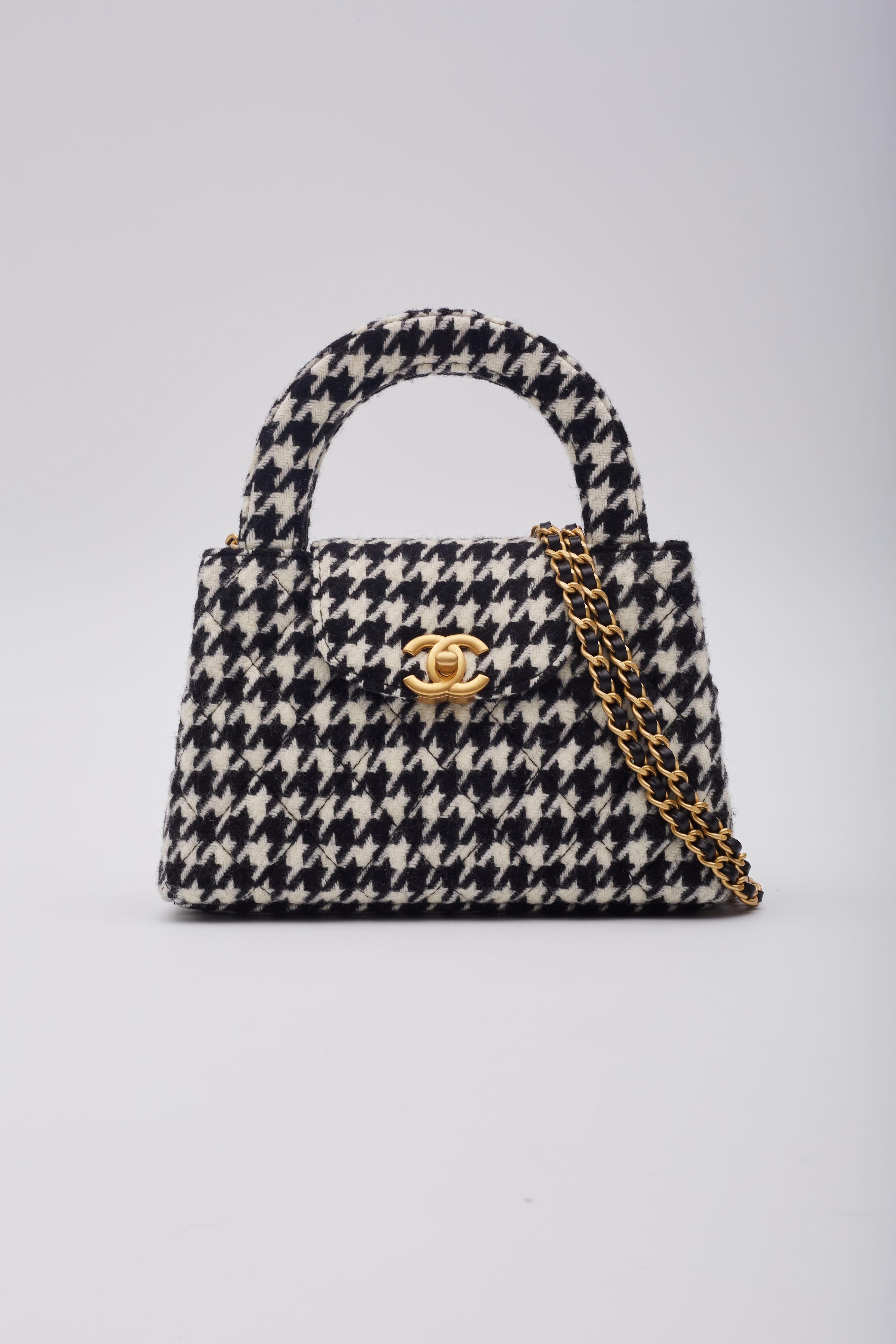 Women's Chanel Houndstooth Black White Tweed Kelly Shopper Bag Small For Sale
