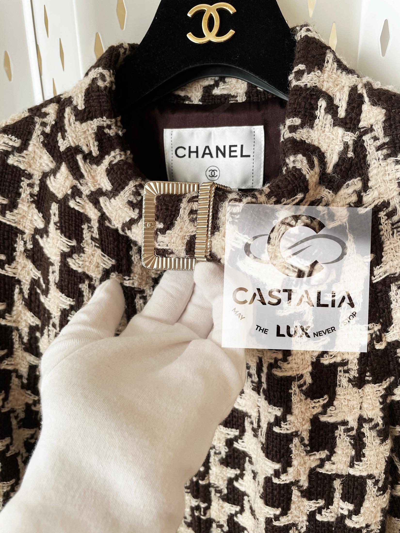 Nero Giacca Chanel in tweed pied-de-poule con cintura con fibbia CC 40 FR