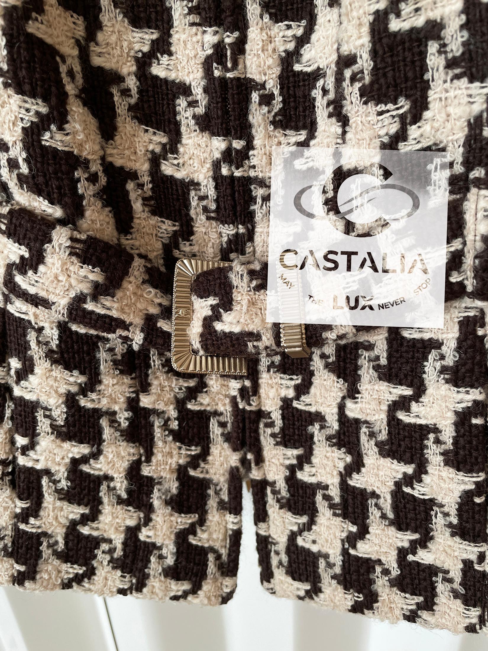 Giacca Chanel in tweed pied-de-poule con cintura con fibbia CC 40 FR 2