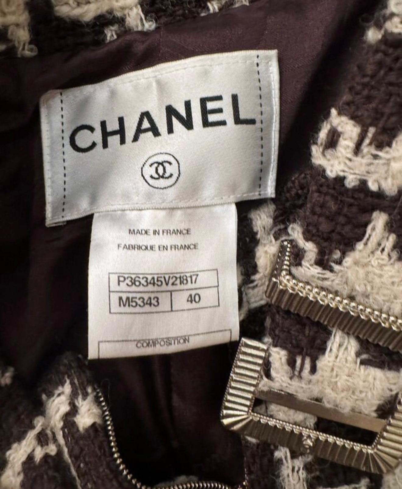 Giacca Chanel in tweed pied-de-poule con cintura con fibbia CC 40 FR 4
