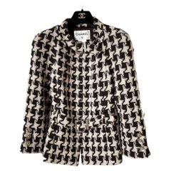 Chanel Houndstooth Tweed Jacket with CC Buckle Belt 40 FR