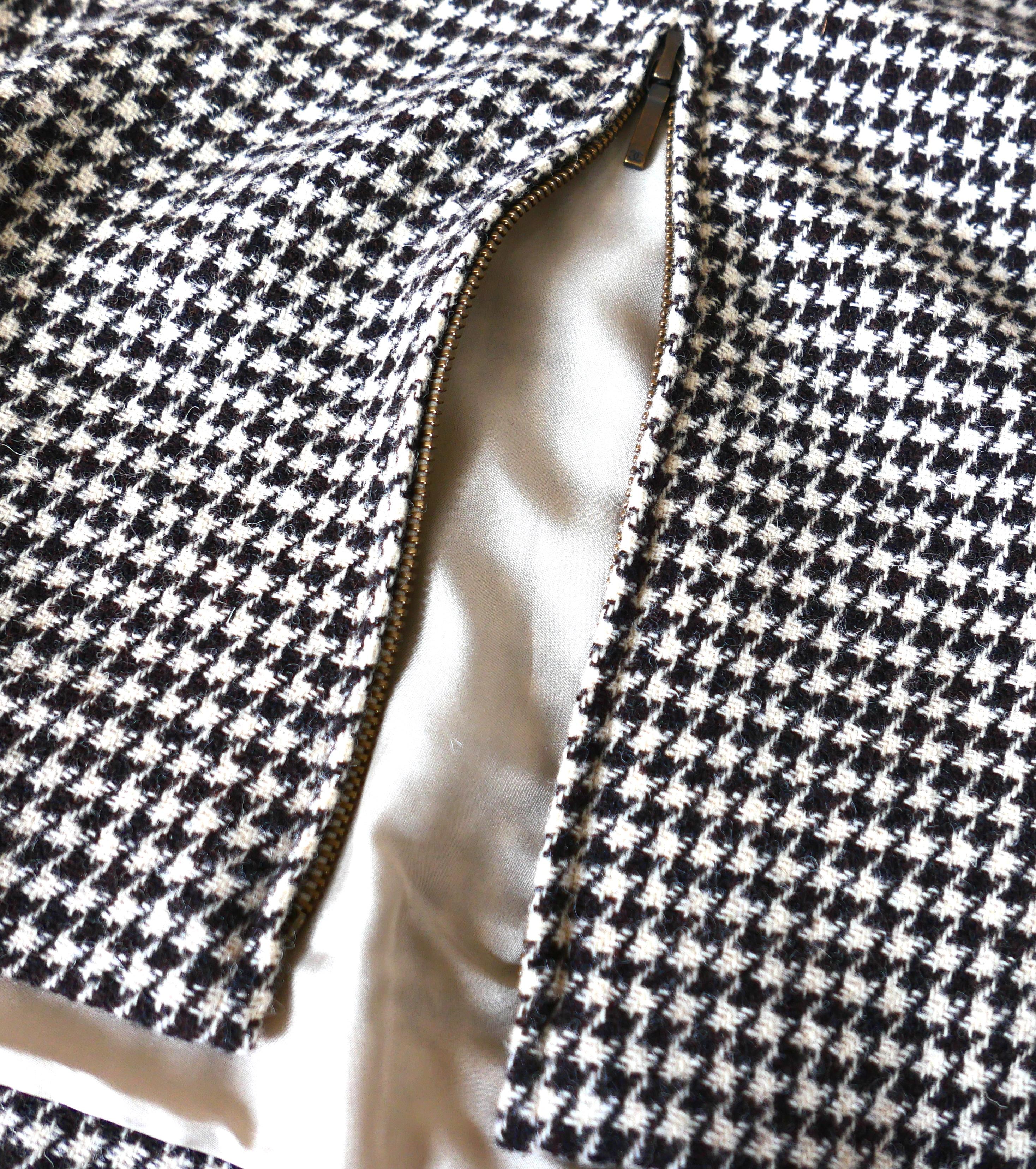 Chanel Jupe en tweed pied-de-poule avec fermeture éclair Automne 2015 15K Pour femmes en vente