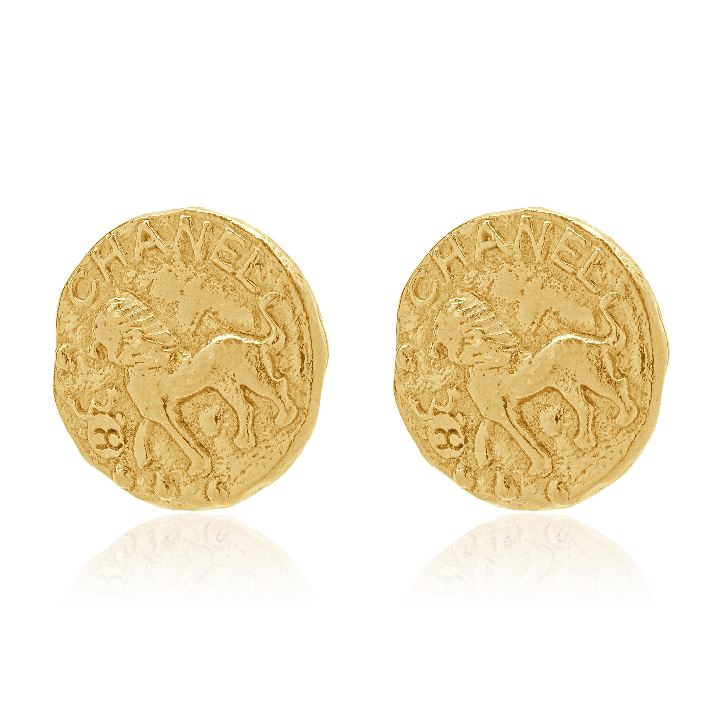Designer: Chanel
Material: Gold plated
Weight: 12.17 grams
Dimensions:  earrings measure 21.5mm
