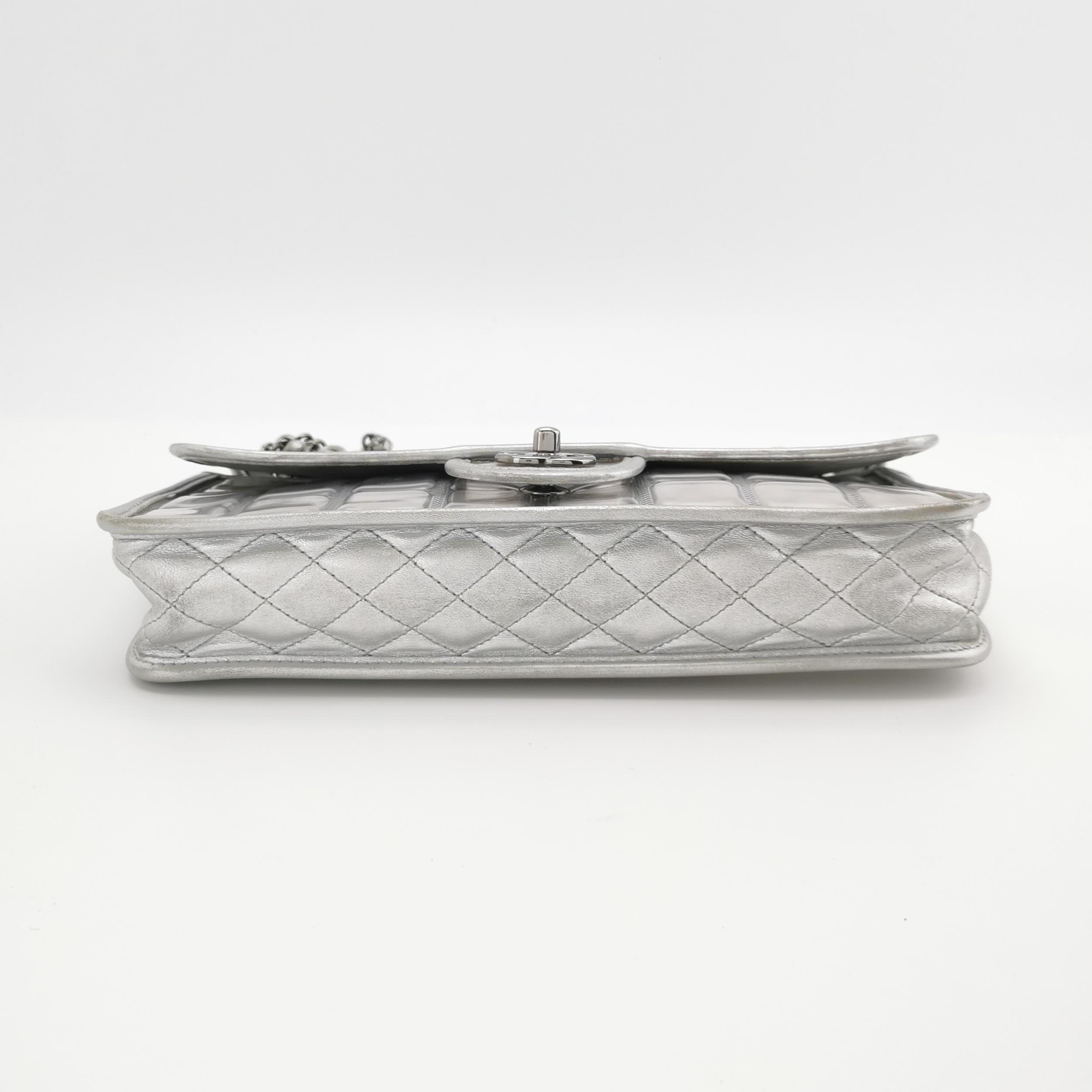 Donna Chanel Ice Cube Chocolate Bar Classic Flap in PVC argento metallizzato con pelle in vendita