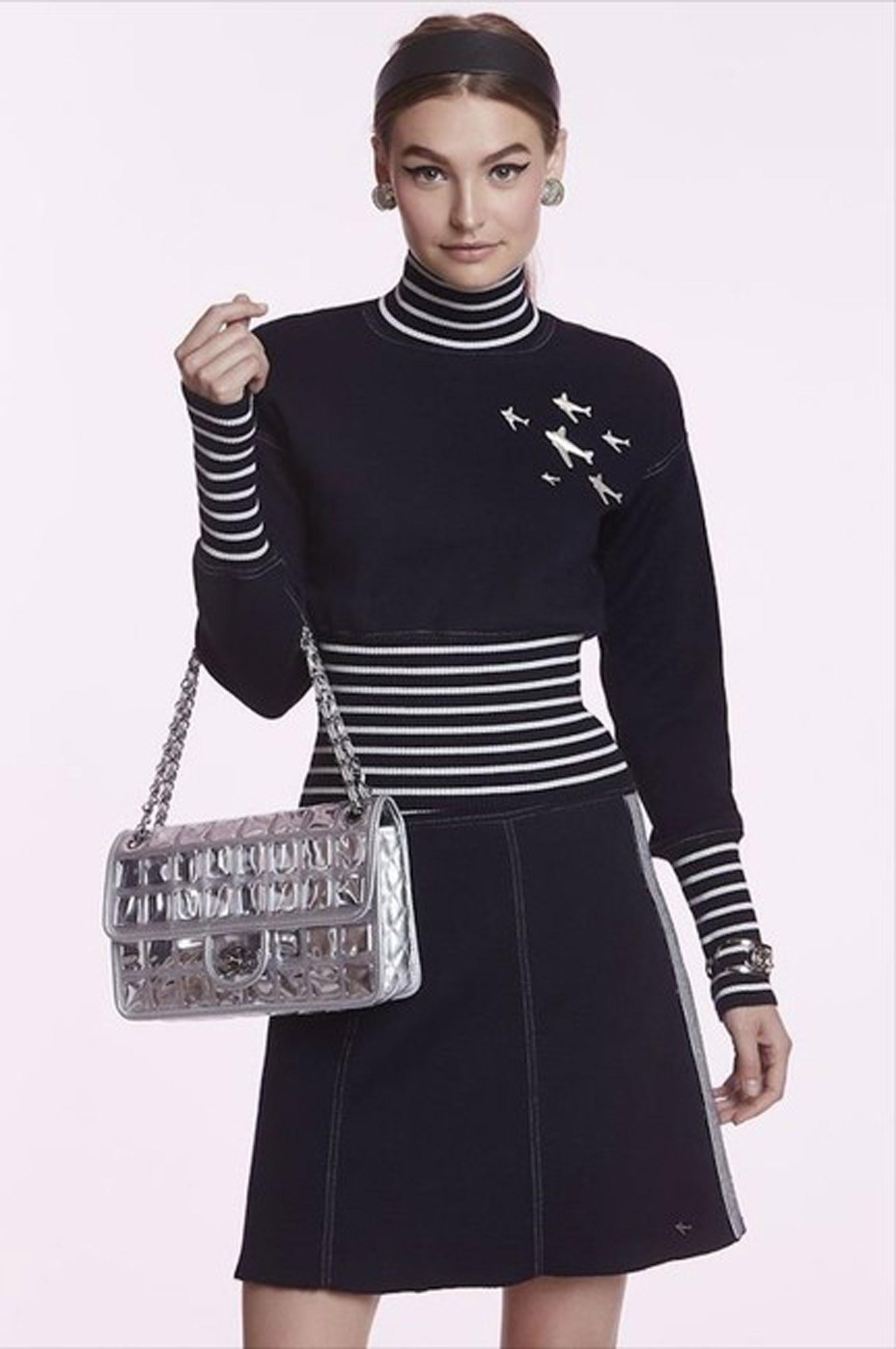 Argent Chanel - Sac à main en cuir argenté métallisé avec rabat cube de glace en vente