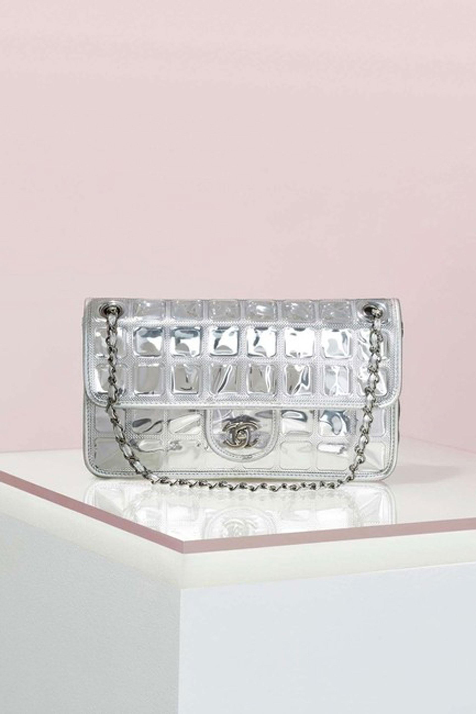 Chanel Ice Cube Flap Metallic Silver Leather Shoulder Bag For Sale 3