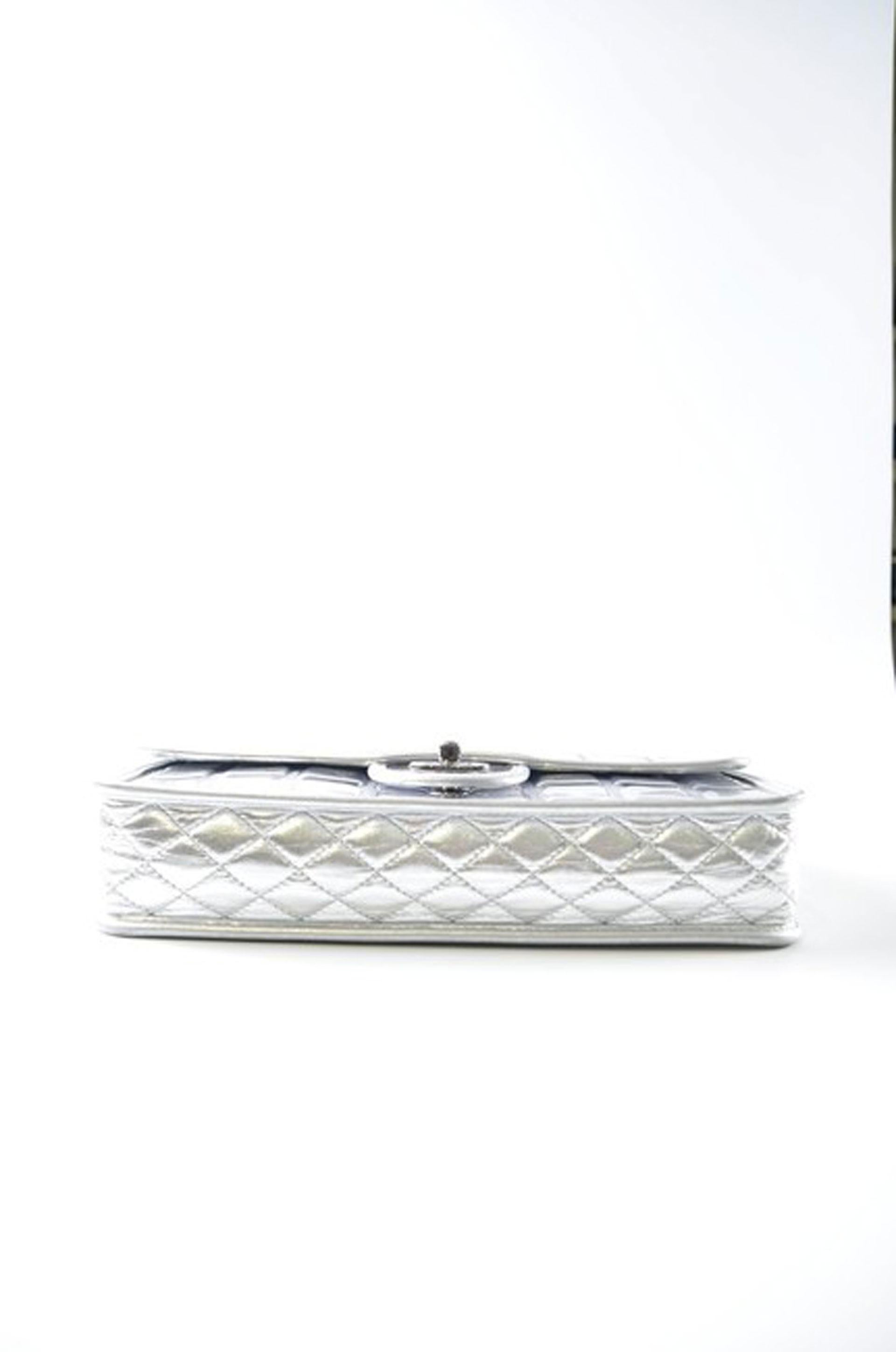 Chanel Ice Cube Flap Metallic Silver Leather Shoulder Bag For Sale 2