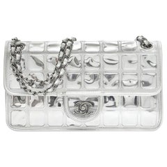 Chanel Ice Cube Flap Bolso de hombro de piel plateada metalizada