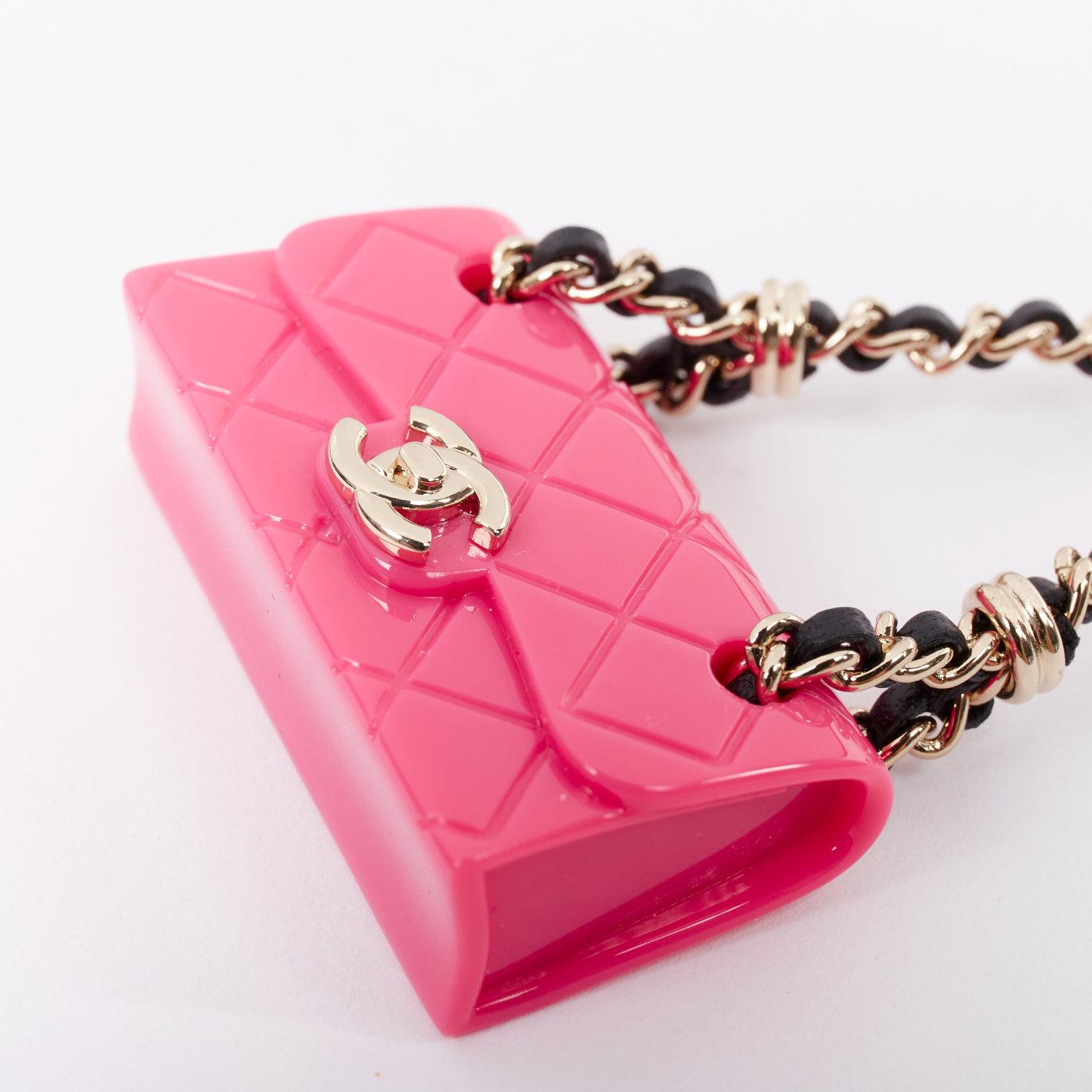 Grigio CHANEL Icon hot pink mini flap bag gold CC logo chain lobster clasp charm in vendita