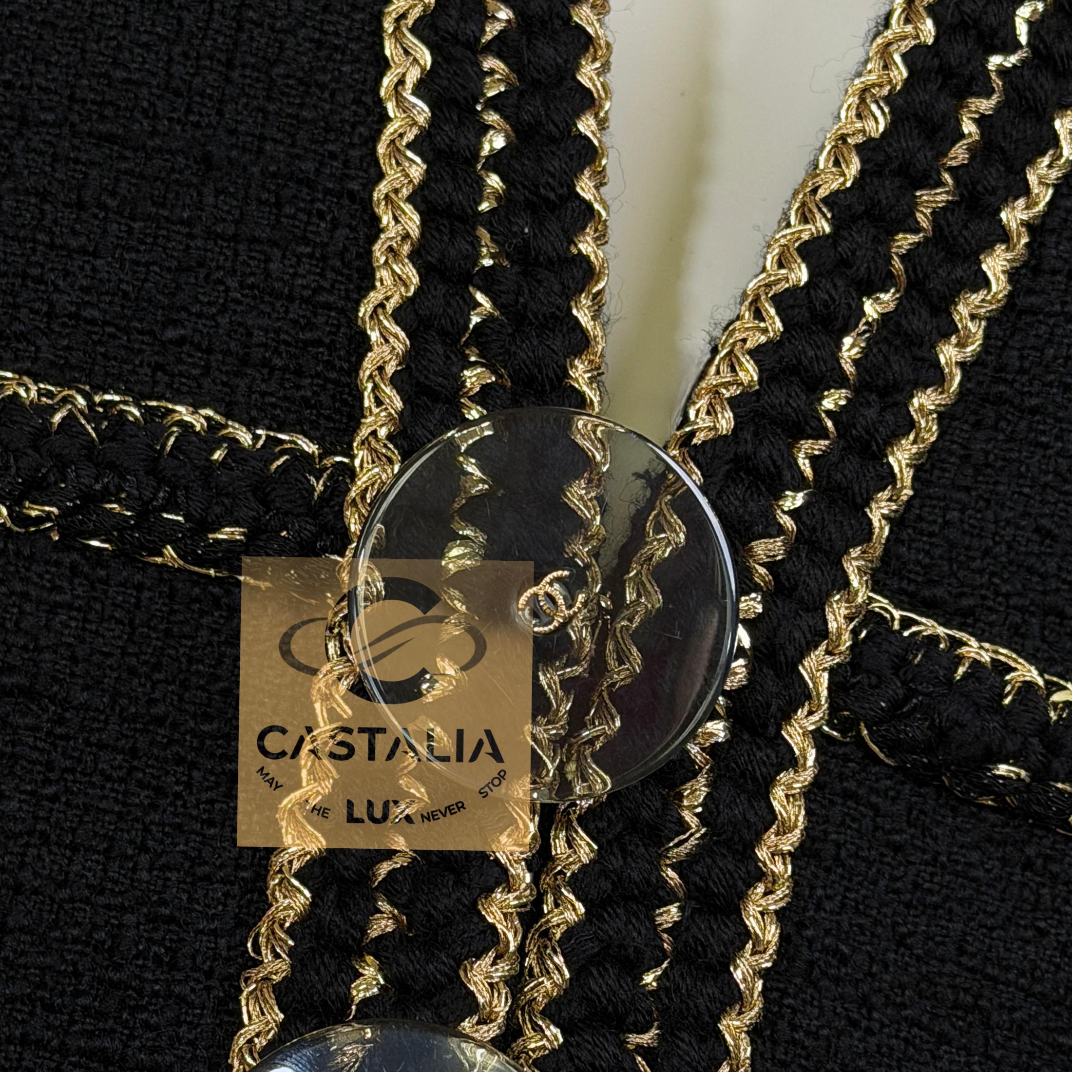 CHANEL Icon Paris / Cosmopolite Veste en tweed noir 40 FR en vente 8