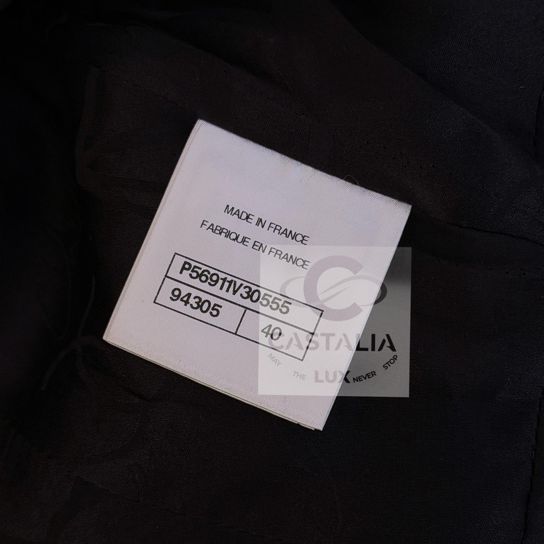 CHANEL Icon Paris / Cosmopolite Veste en tweed noir 40 FR en vente 14