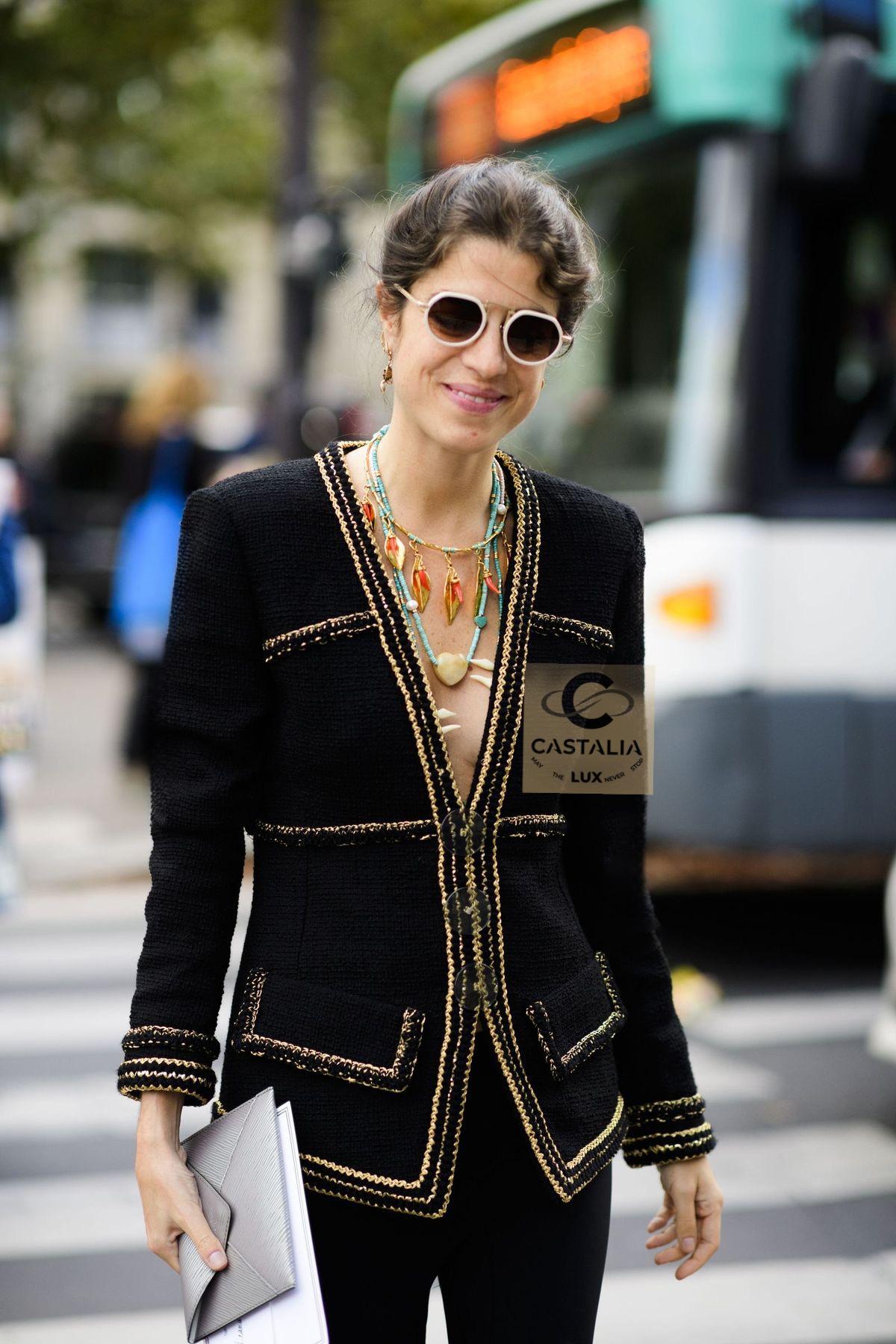 CHANEL Icon Paris / Cosmopolite Veste en tweed noir 40 FR Neuf - En vente à Dubai, AE