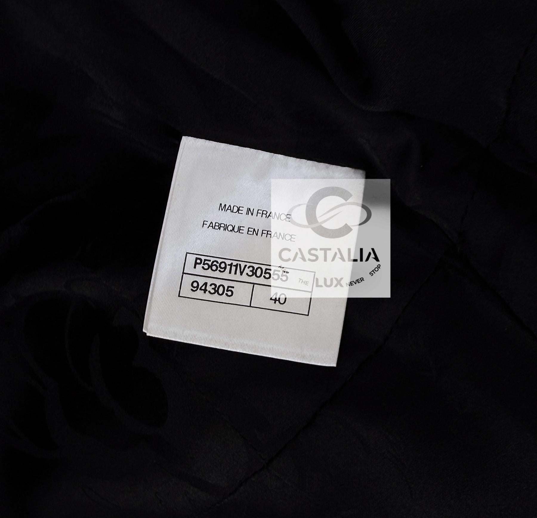 Chanel Icone Paris / Cosmpolite Veste en tweed noir 40 FR en vente 15