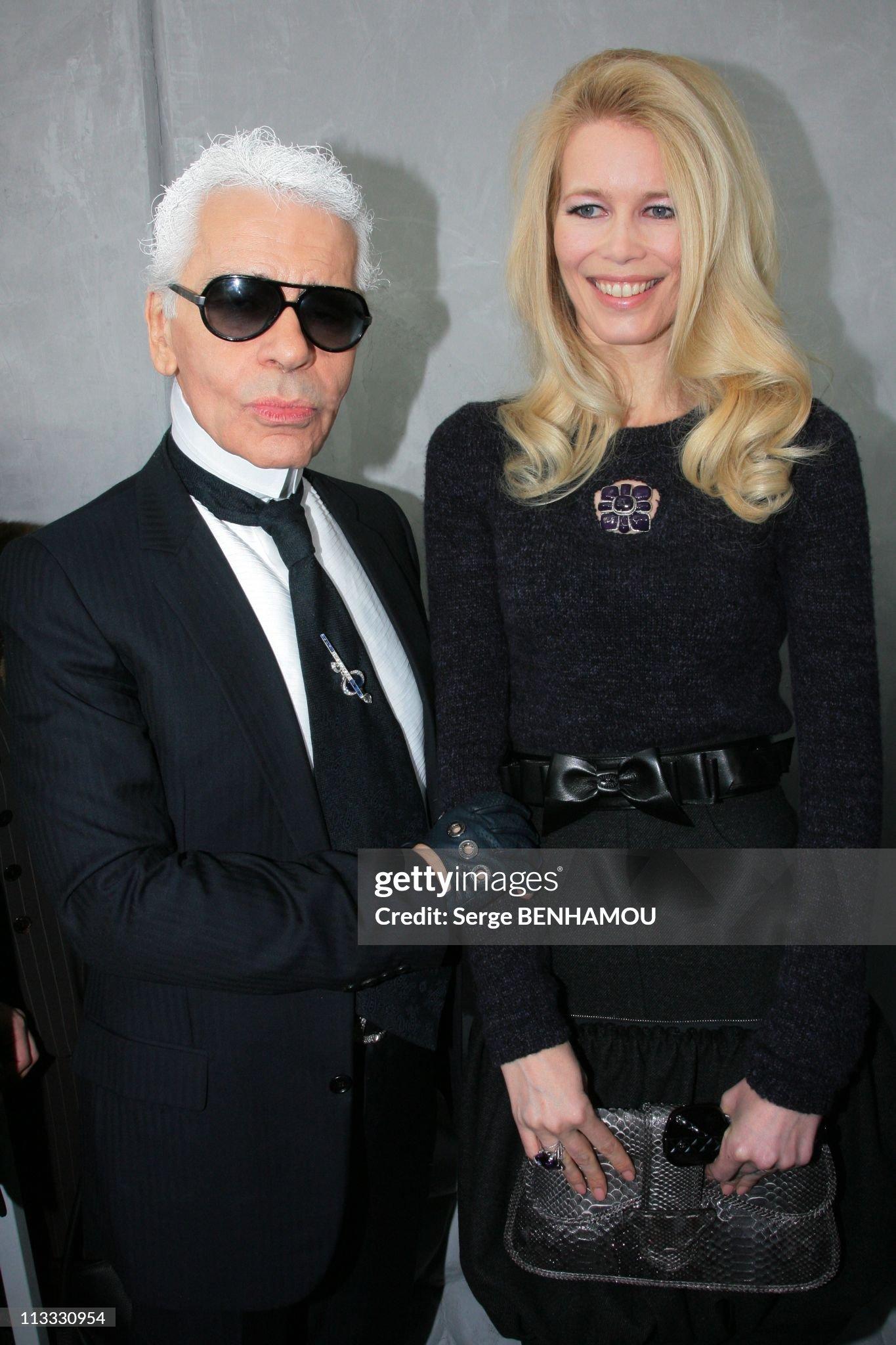 Chanel Jersey de cachemira púrpura intenso con adorno de gripoix joya
- Colección París / LONDRES de Karl Lagerfeld

~ Como se vio en la supermodelo Claudia Schiffer, 
~ es Más que una prenda de punto, es una noche ponible: la elegancia de los