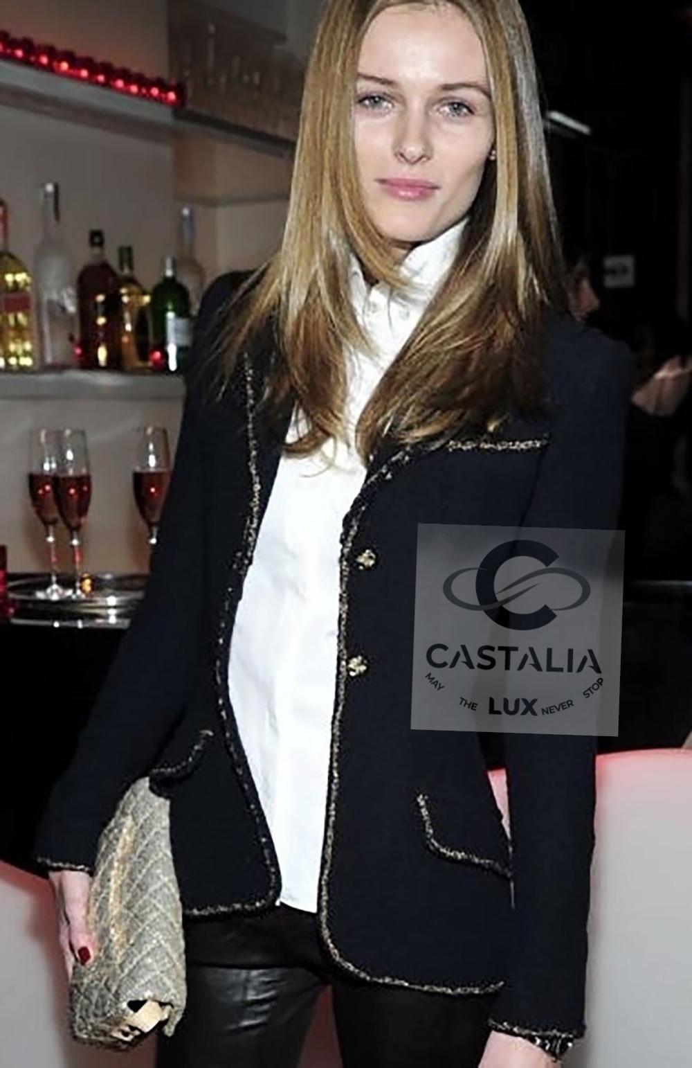 Noir Chanel Icone Paris / Venise Veste en tweed noir 34 FR en vente