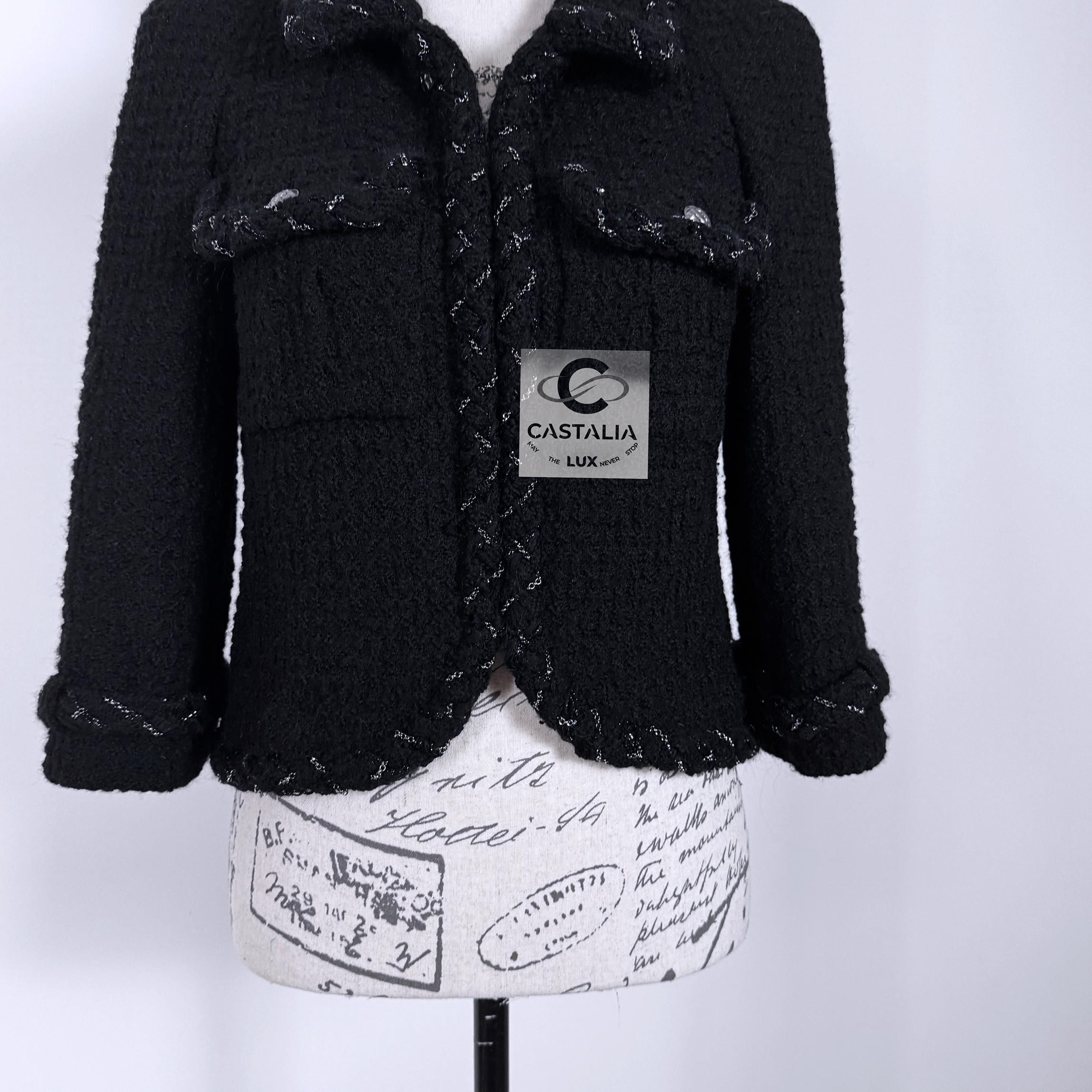Chanel Iconic Anna Wintour Black Tweed Jacket with Chain Trim 38 FR For Sale 7