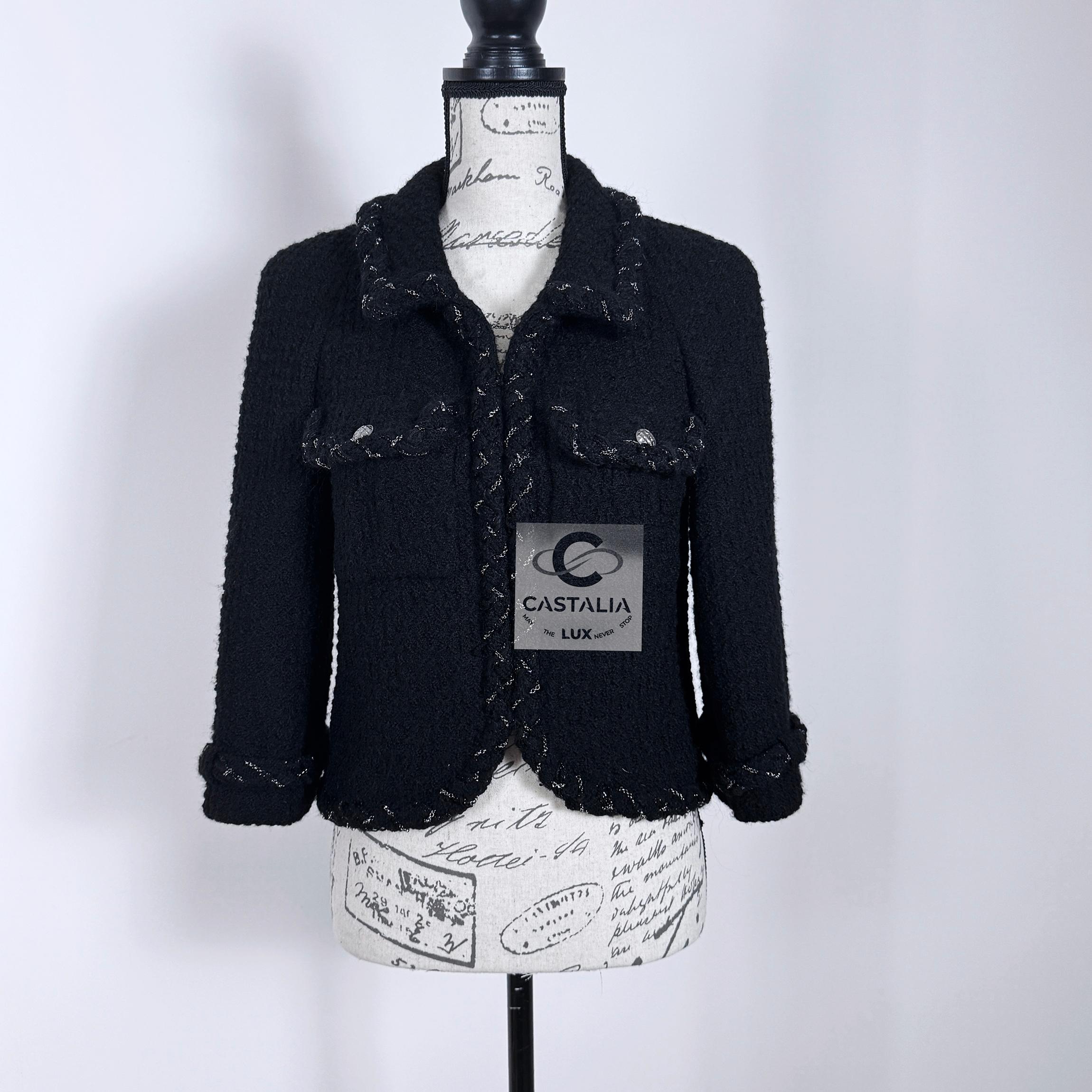 Chanel Iconic Anna Wintour Black Tweed Jacket with Chain Trim 38 FR For Sale 8