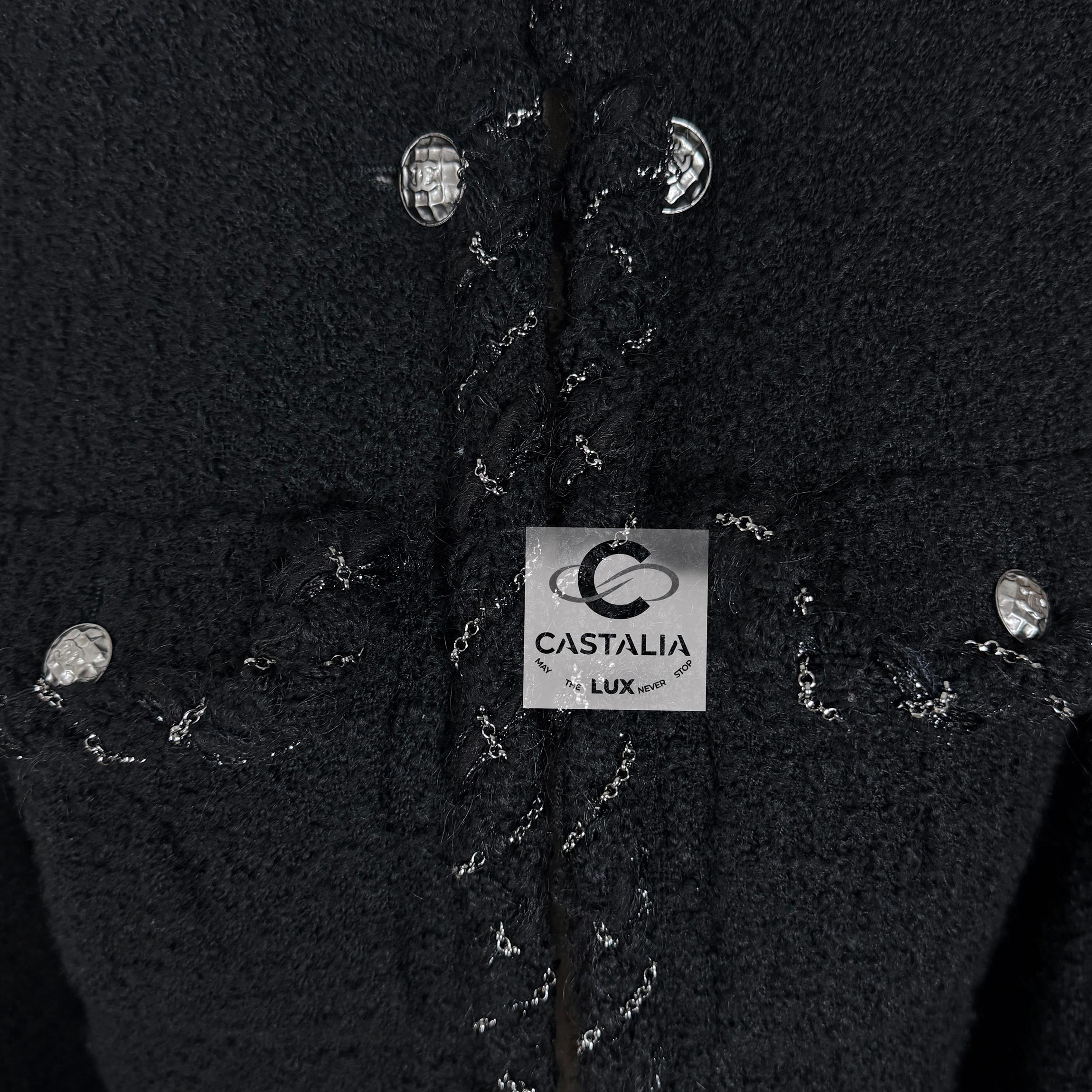Chanel Iconic Anna Wintour Black Tweed Jacket with Chain Trim 38 FR For Sale 10