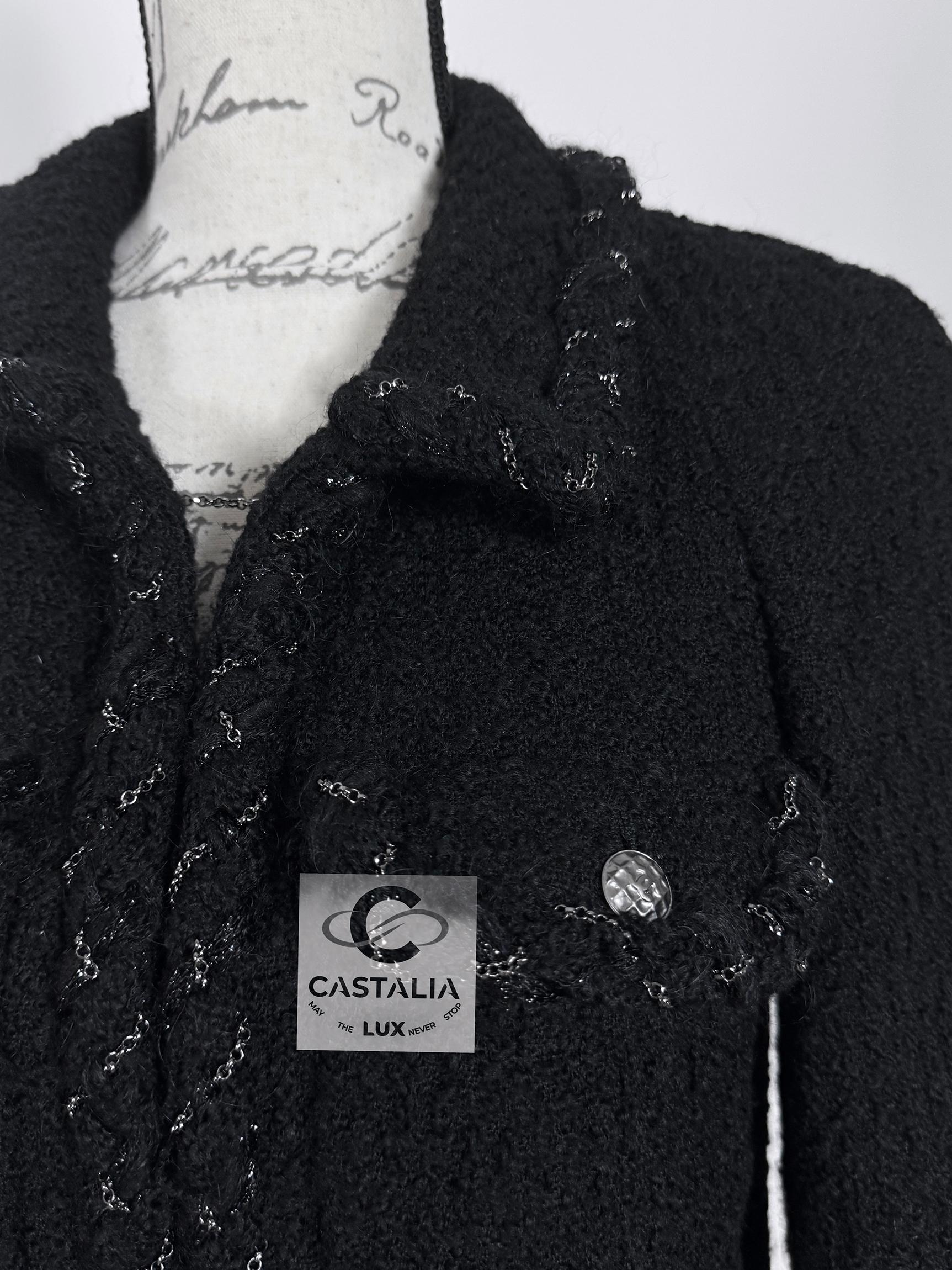Chanel Iconic Anna Wintour Black Tweed Jacket with Chain Trim 38 FR For Sale 13