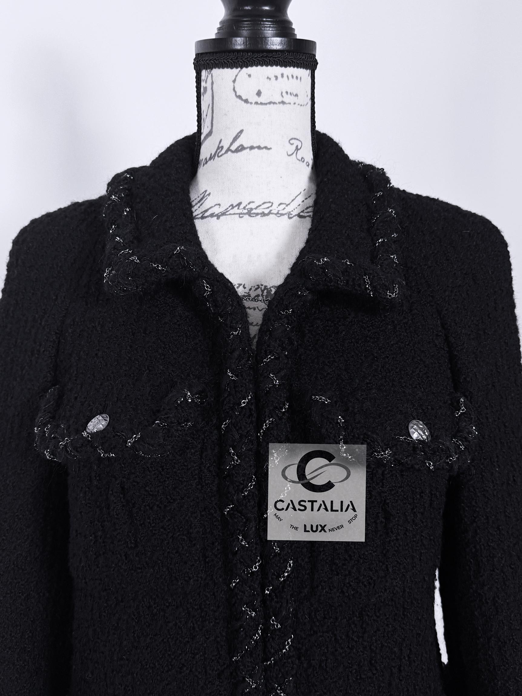 Chanel Iconic Anna Wintour Black Tweed Jacket with Chain Trim 38 FR For Sale 3