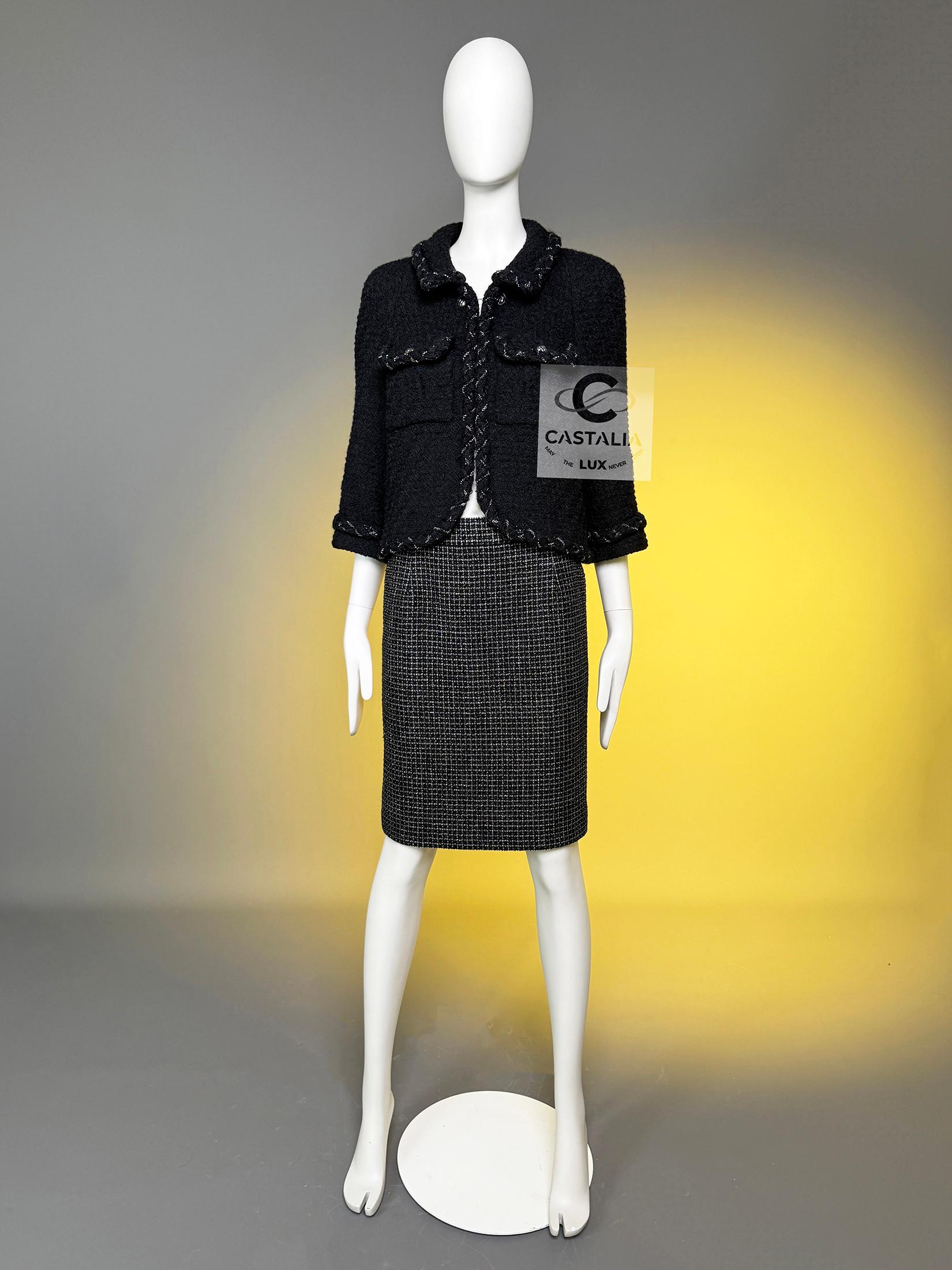 CHANEL Iconique Anna Wintour Style Veste en tweed noir avec garniture en chaîne 38 FR en vente 10