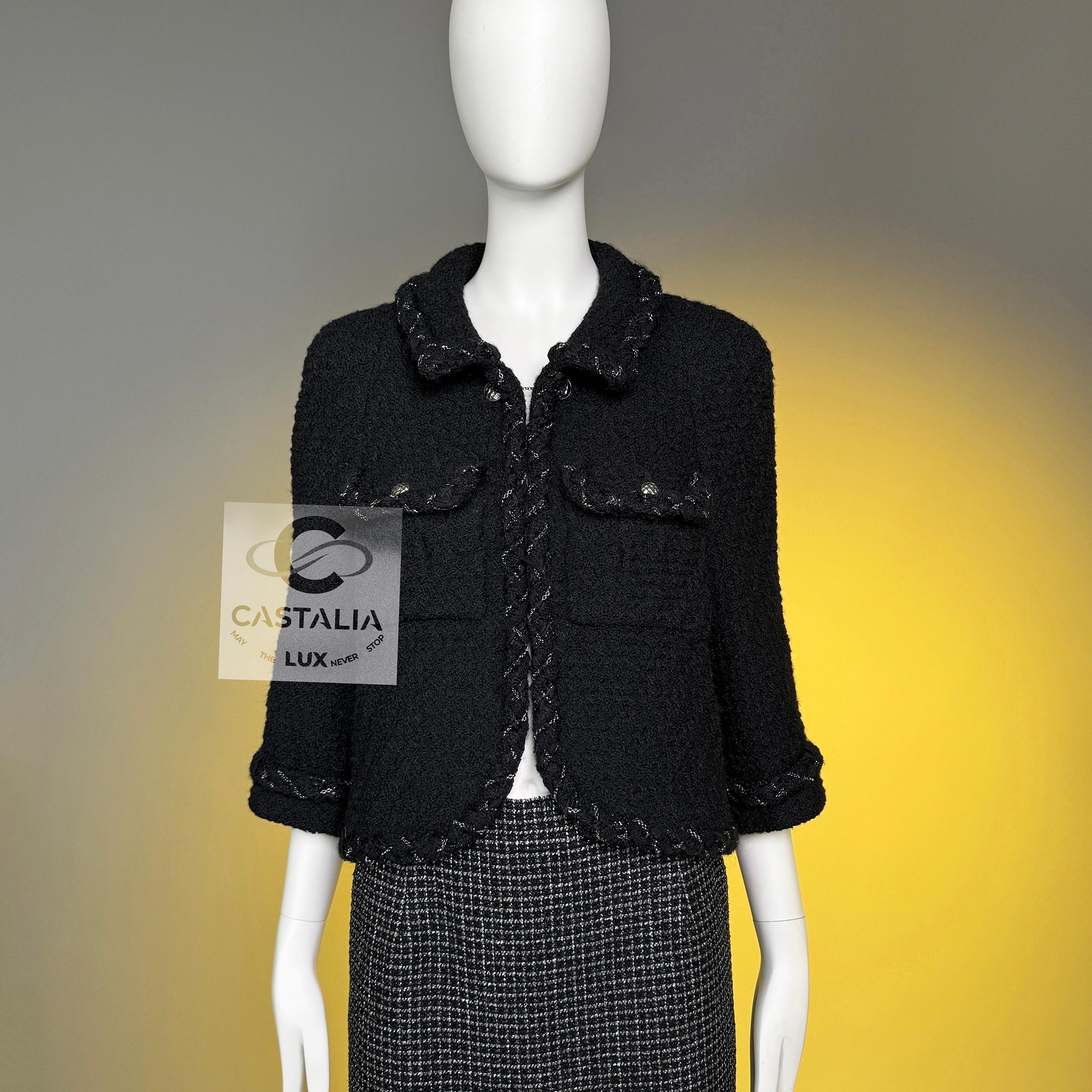 CHANEL Iconique Anna Wintour Style Veste en tweed noir avec garniture en chaîne 38 FR en vente 2