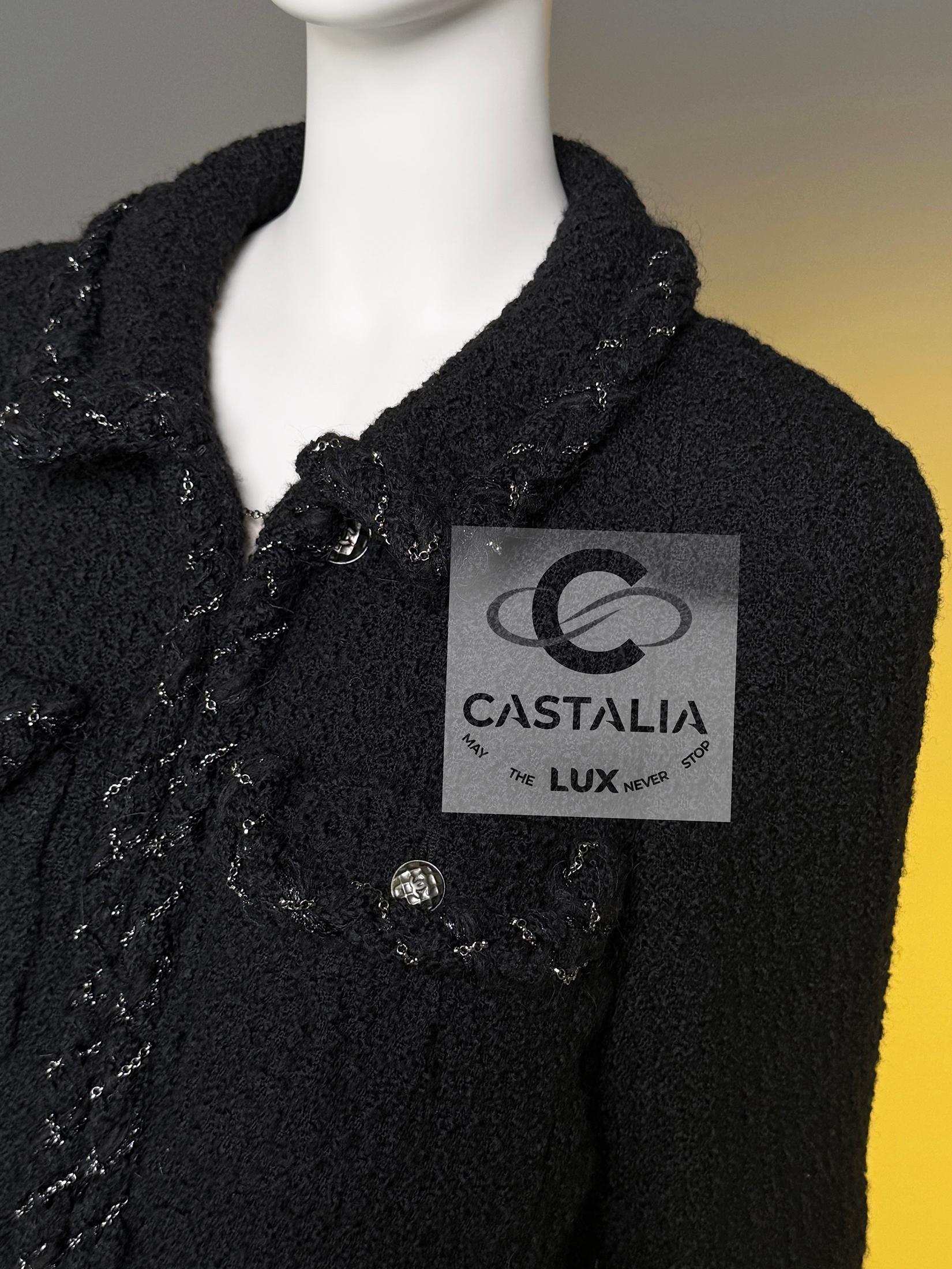 CHANEL Iconique Anna Wintour Style Veste en tweed noir avec garniture en chaîne 38 FR en vente 4