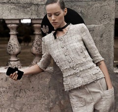 CHANEL Iconic Beige Tweed Ensemble mit CC Gripoix Knöpfen 38 FR