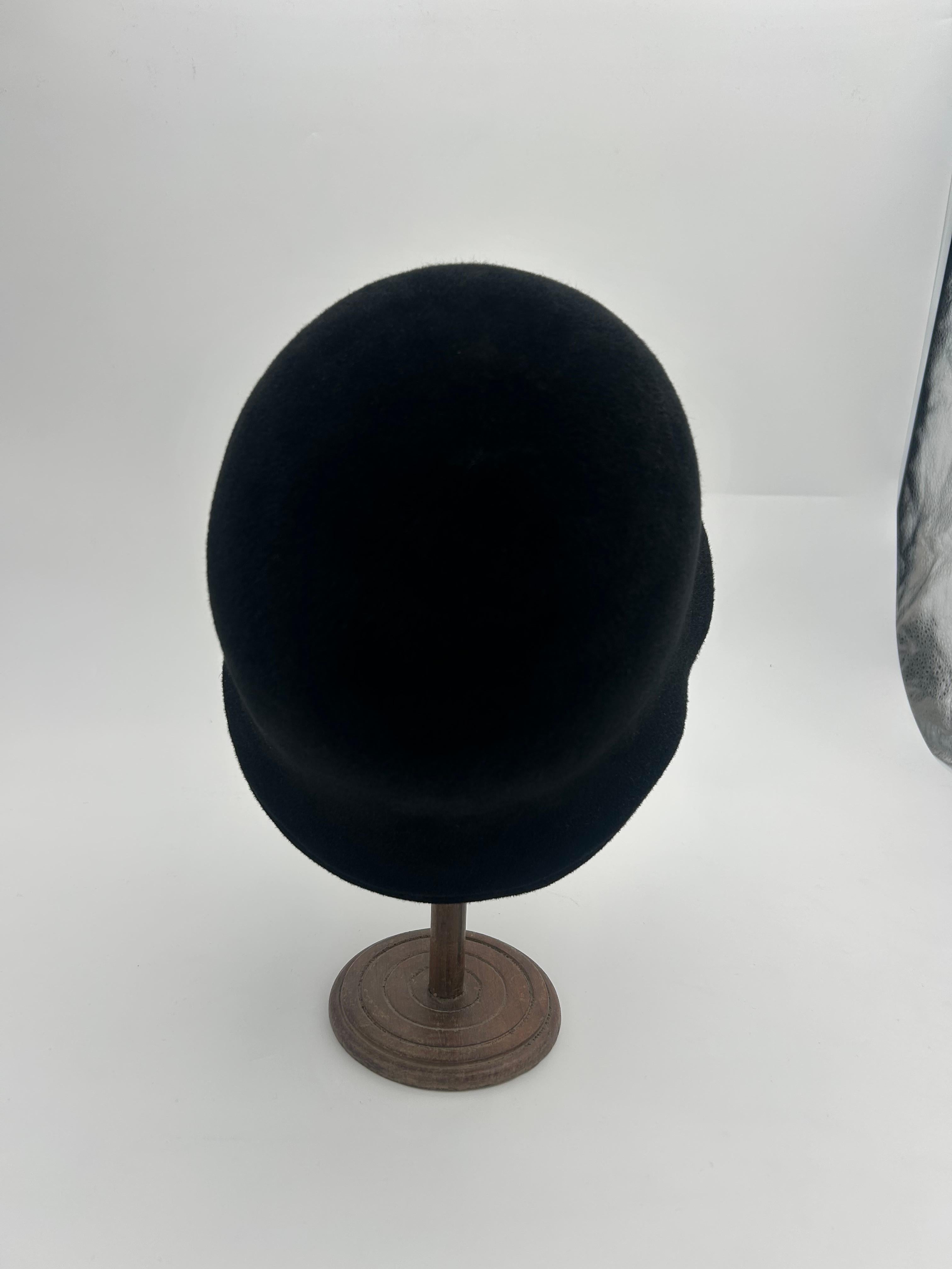 Chanel Iconic Black Bucket Hat im Zustand „Gut“ im Angebot in Palm Beach, FL