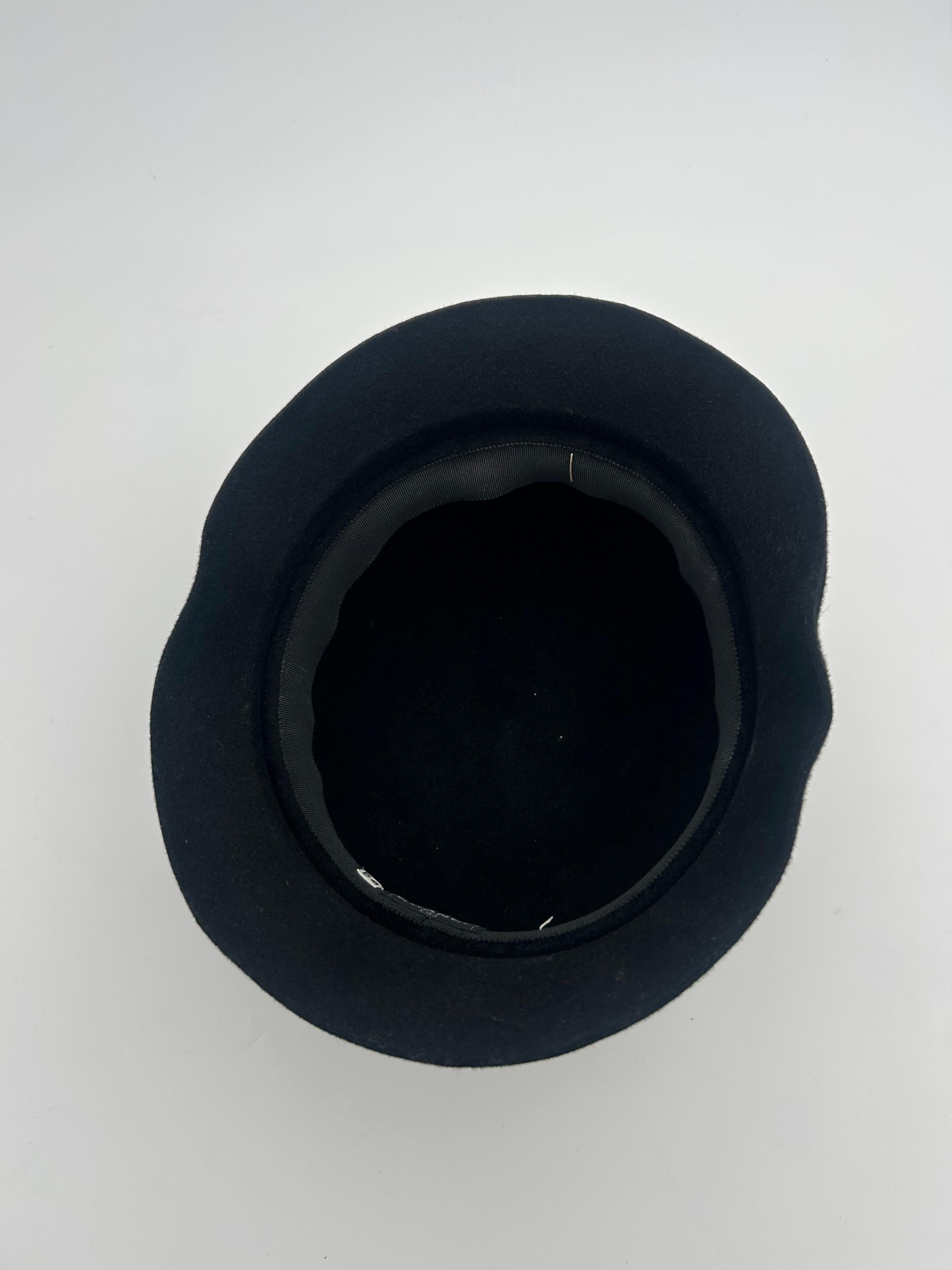 Chanel Iconic Black Bucket Hat im Angebot 1