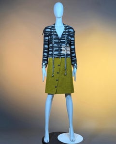 CHANEL Iconic Black Tweed Jacket with CC Chain-Link Embellishment 34 FR