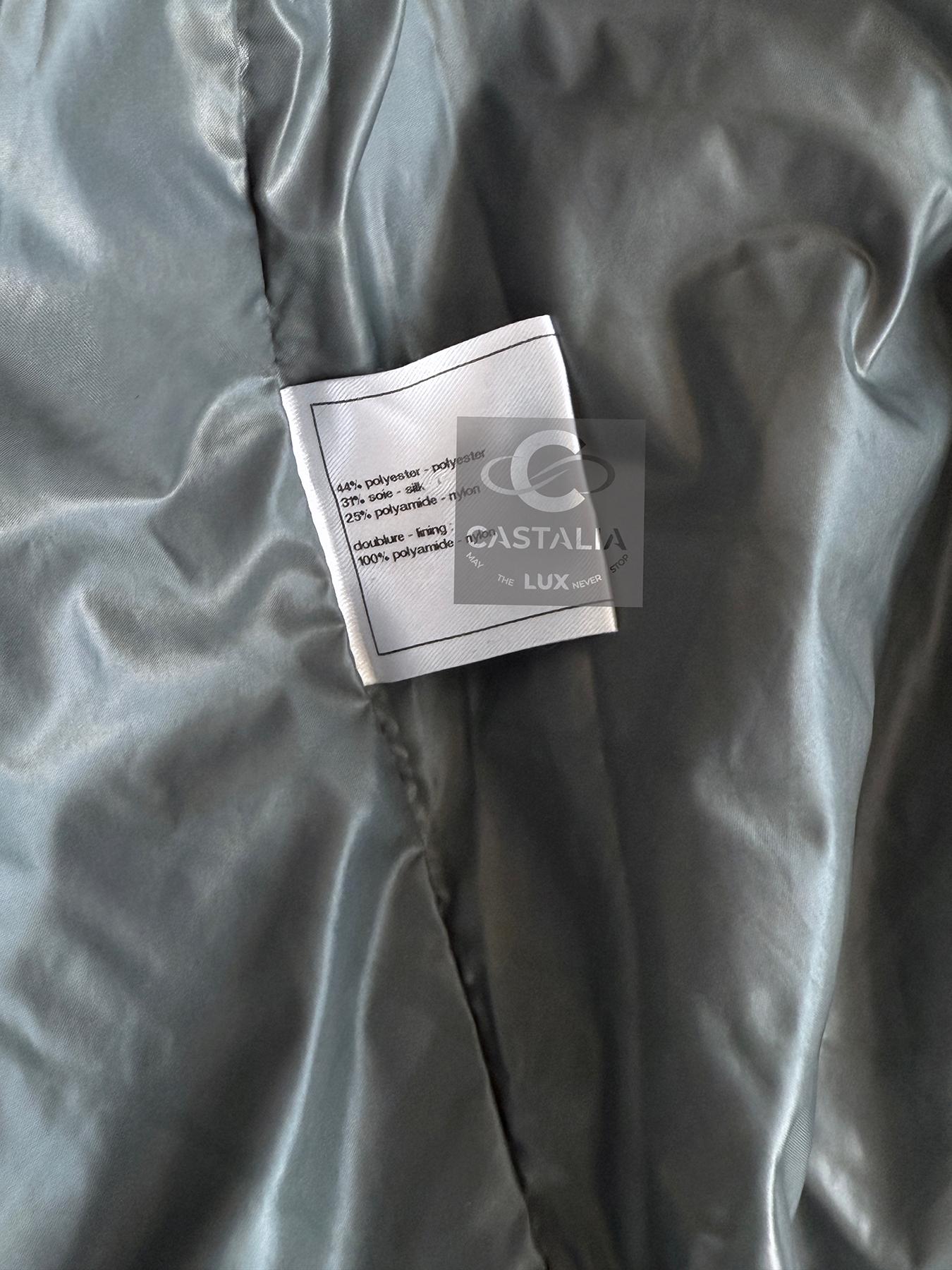 Chanel Iconic Camellias Pattern Trench Coat 44 FR For Sale 9