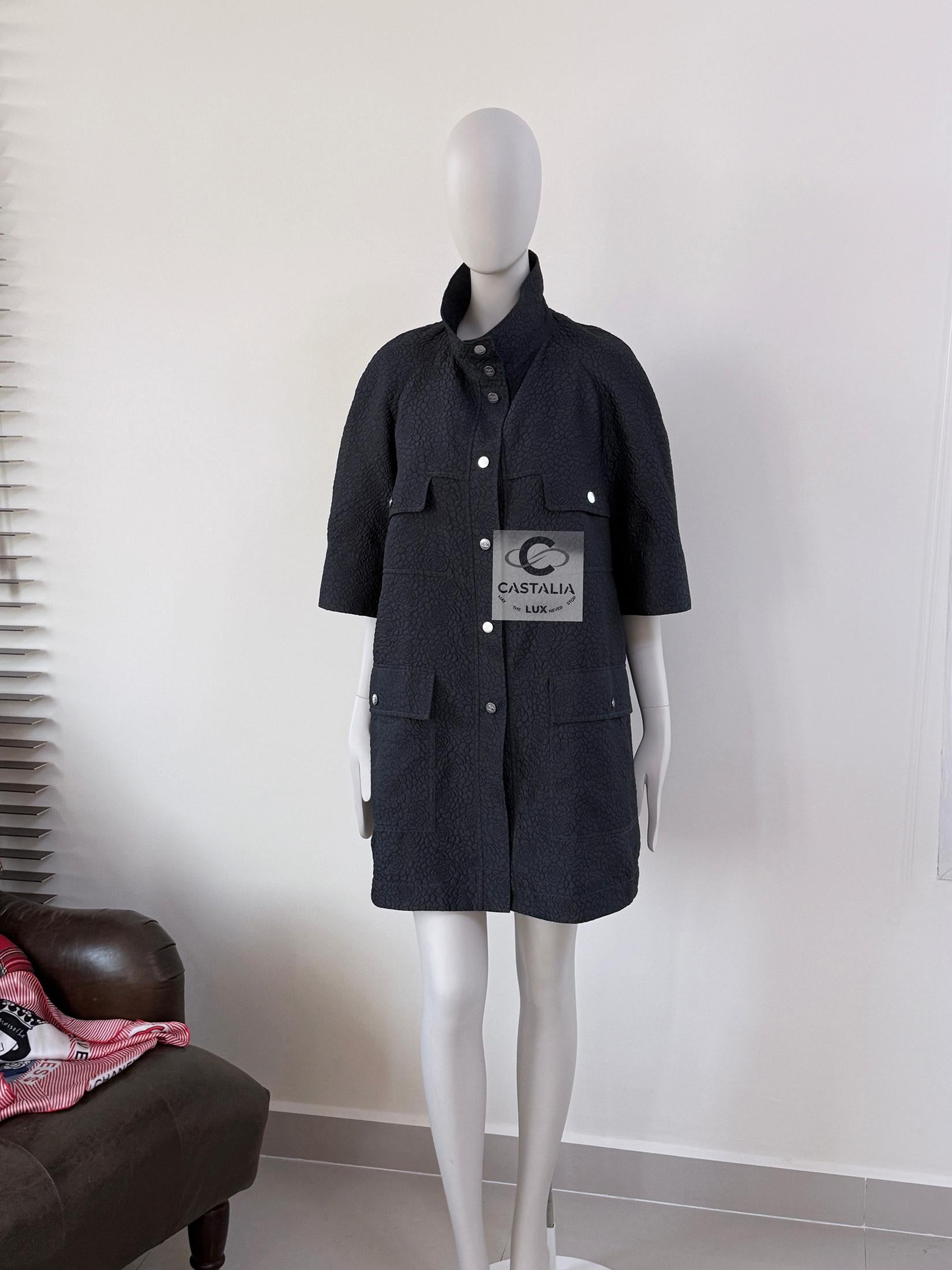 Women's or Men's Chanel Iconic Camellias Pattern Trench Coat 44 FR For Sale