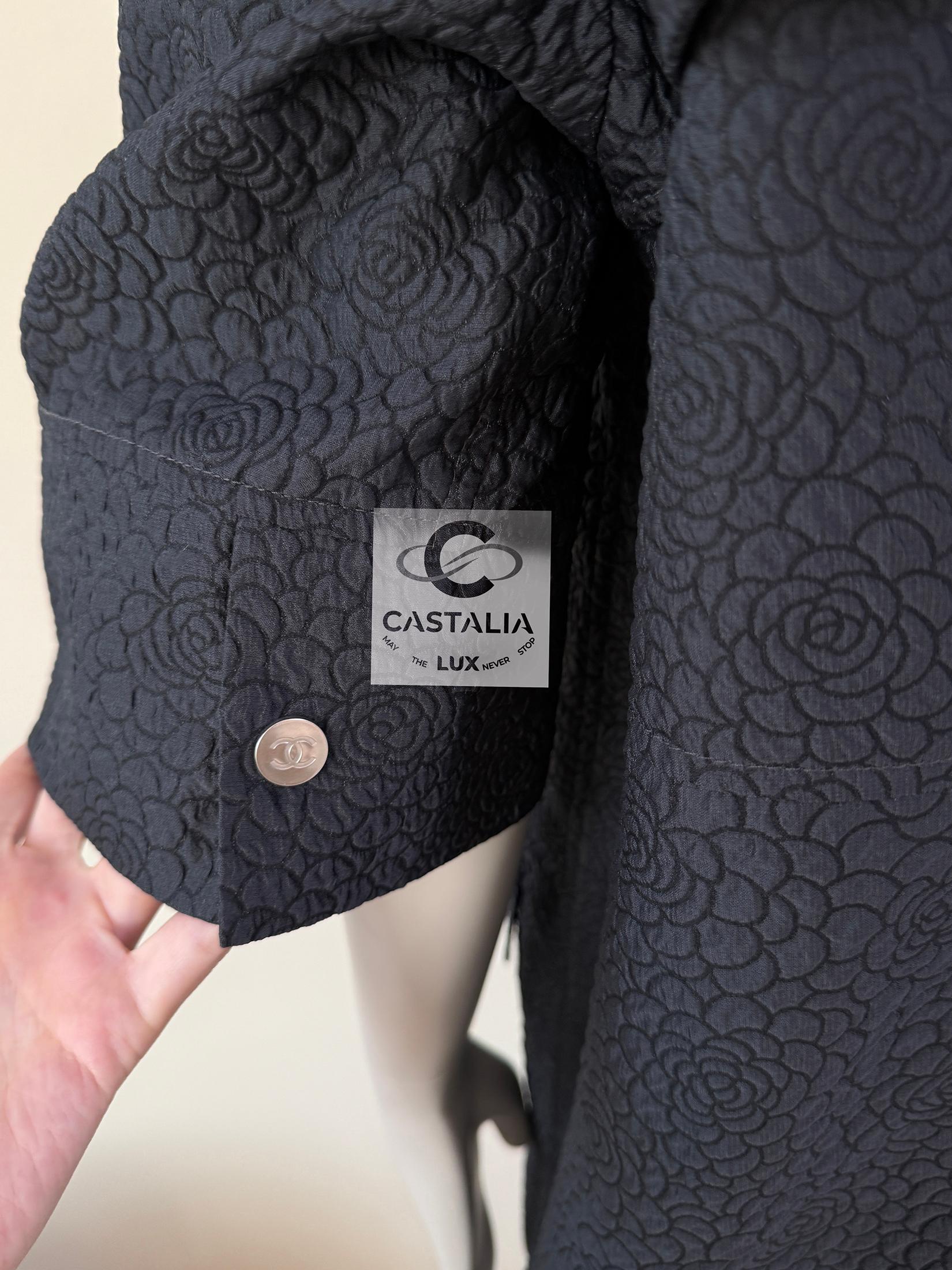 Chanel Iconic Camellias Pattern Trench Coat 44 FR For Sale 4