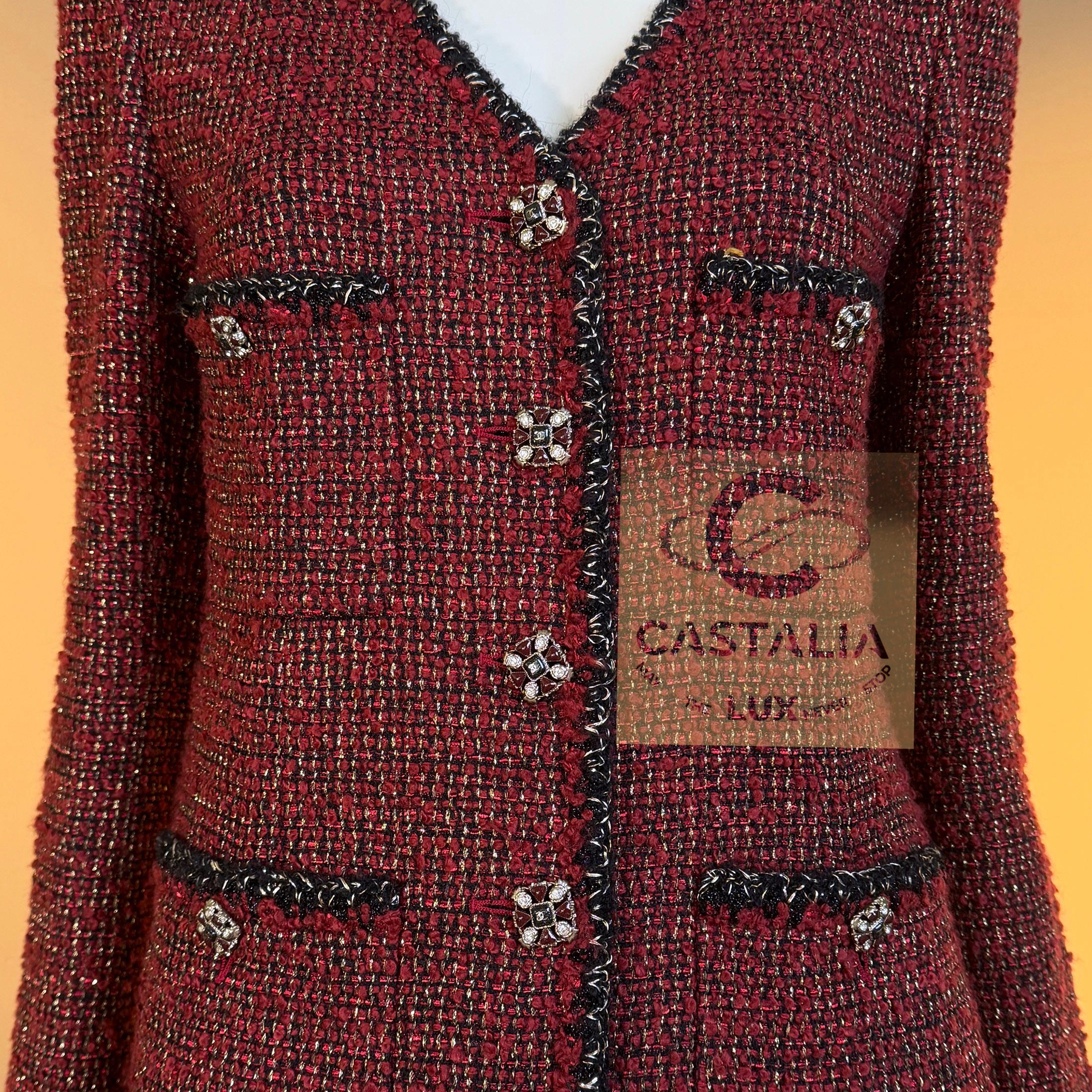 Chanel Iconic CC Gripoix Buttons Burgundy Tweed Jacket 40 FR in vendita 8