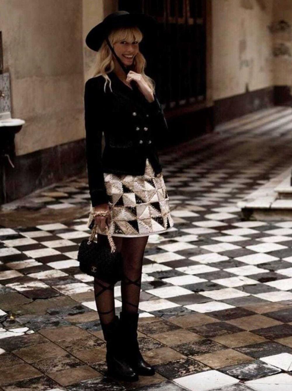 da uomo o donna Giacca Chanel Iconic CC Jewell Patch in velluto nero
